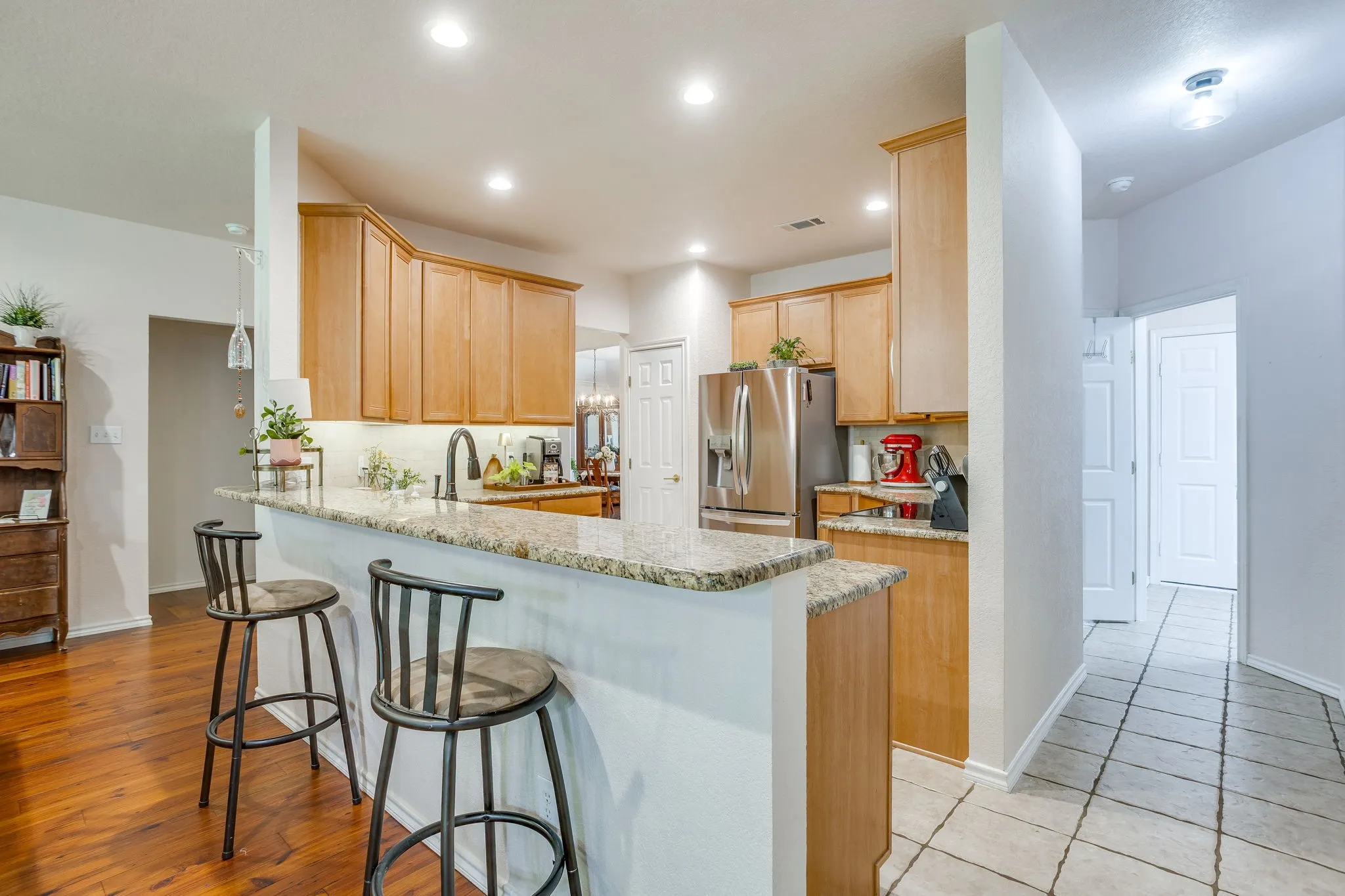 Single Family Residence For Sale in Johnson County , 853 Royal Oak Lane, Burleson, Texas 76028, 4 Bedroom, 2 Bathroom, 2 Garage spaces, 2,147 Sqft, built in 2003, mls#21394359, Real Estate Agent in Burleson, Homes For Sale in Johnson county, Homes For Sale in Burleson, Realtor in Burleson Texas, Real Estate Brokerage Independent Realty Texas, Luminita Cordes Realtor