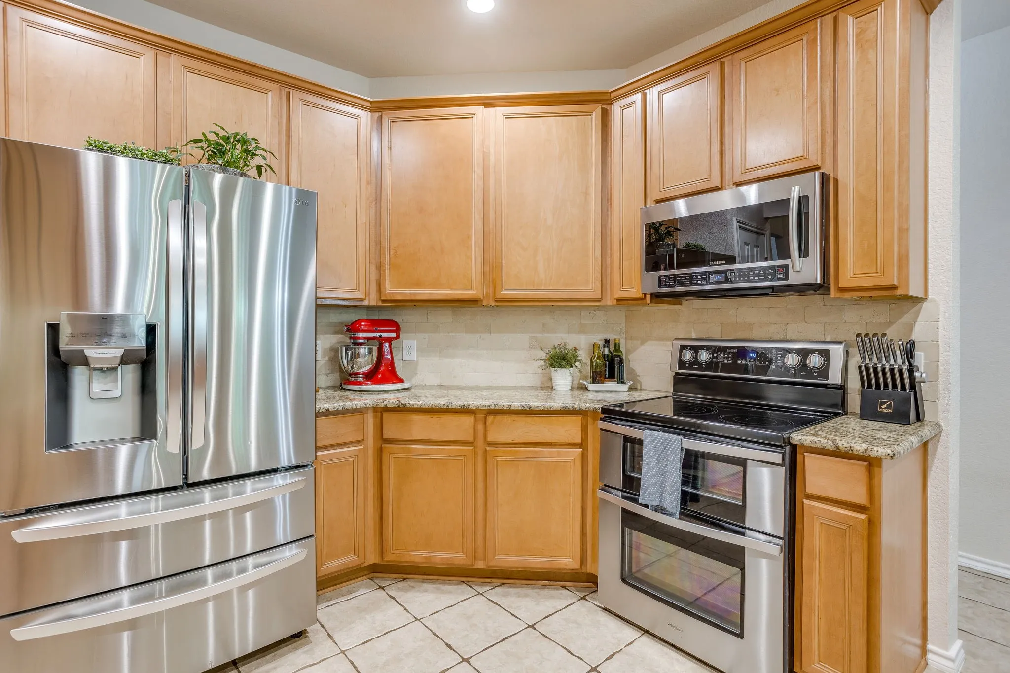 Single Family Residence For Sale in Johnson County , 853 Royal Oak Lane, Burleson, Texas 76028, 4 Bedroom, 2 Bathroom, 2 Garage spaces, 2,147 Sqft, built in 2003, mls#21394359, Real Estate Agent in Burleson, Homes For Sale in Johnson county, Homes For Sale in Burleson, Realtor in Burleson Texas, Real Estate Brokerage Independent Realty Texas, Luminita Cordes Realtor