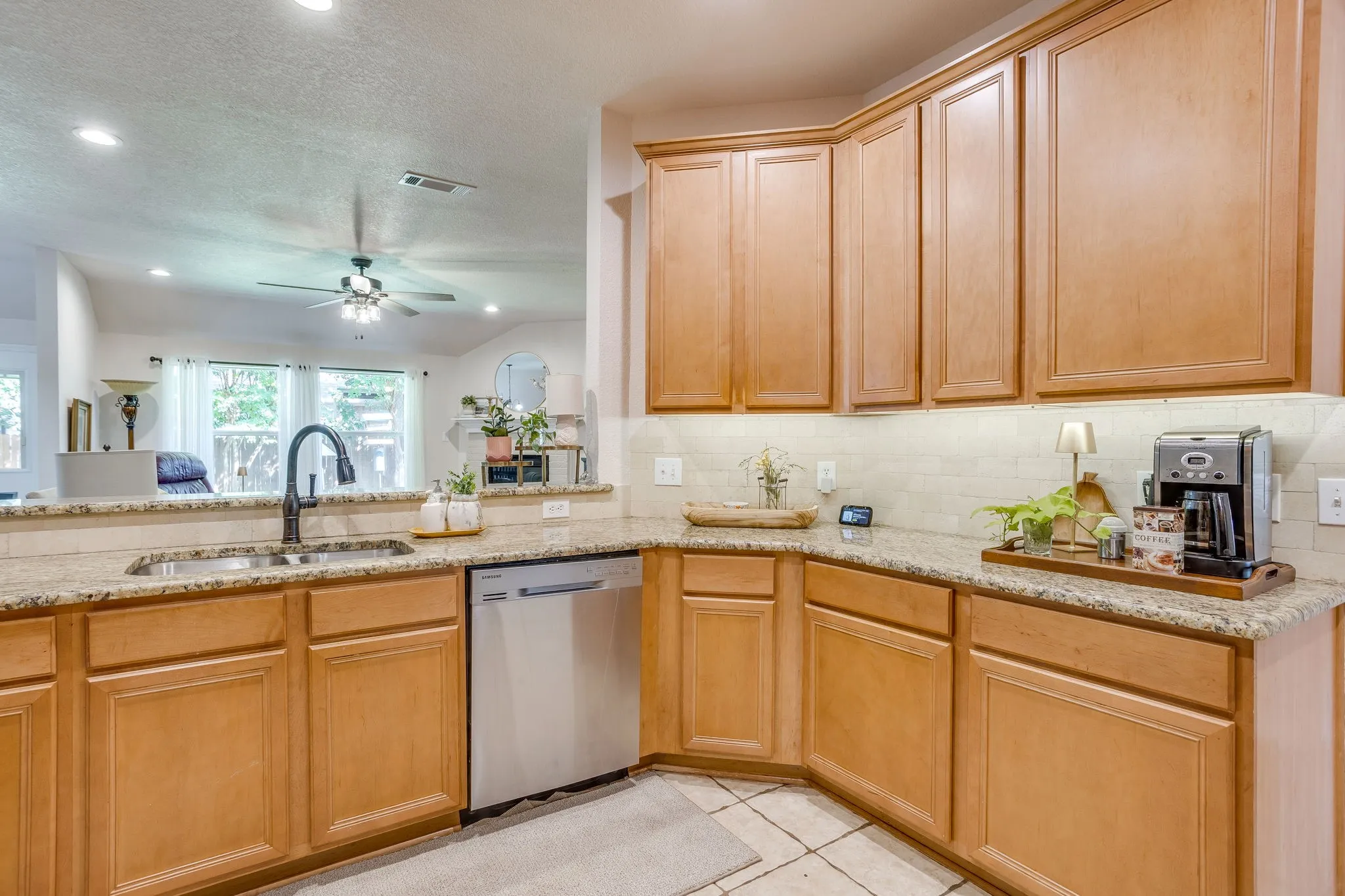 Single Family Residence For Sale in Johnson County , 853 Royal Oak Lane, Burleson, Texas 76028, 4 Bedroom, 2 Bathroom, 2 Garage spaces, 2,147 Sqft, built in 2003, mls#21394359, Real Estate Agent in Burleson, Homes For Sale in Johnson county, Homes For Sale in Burleson, Realtor in Burleson Texas, Real Estate Brokerage Independent Realty Texas, Luminita Cordes Realtor