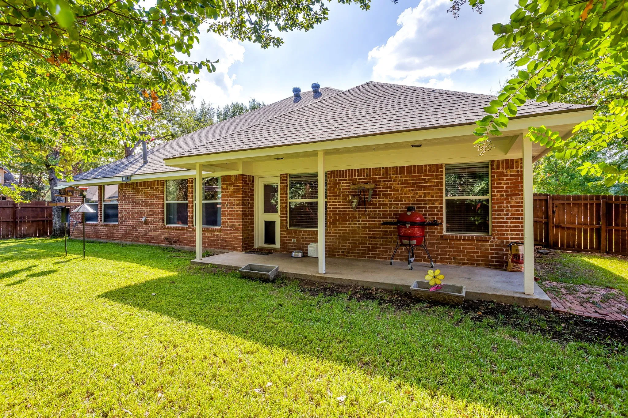 Single Family Residence For Sale in Johnson County , 853 Royal Oak Lane, Burleson, Texas 76028, 4 Bedroom, 2 Bathroom, 2 Garage spaces, 2,147 Sqft, built in 2003, mls#21394359, Real Estate Agent in Burleson, Homes For Sale in Johnson county, Homes For Sale in Burleson, Realtor in Burleson Texas, Real Estate Brokerage Independent Realty Texas, Luminita Cordes Realtor