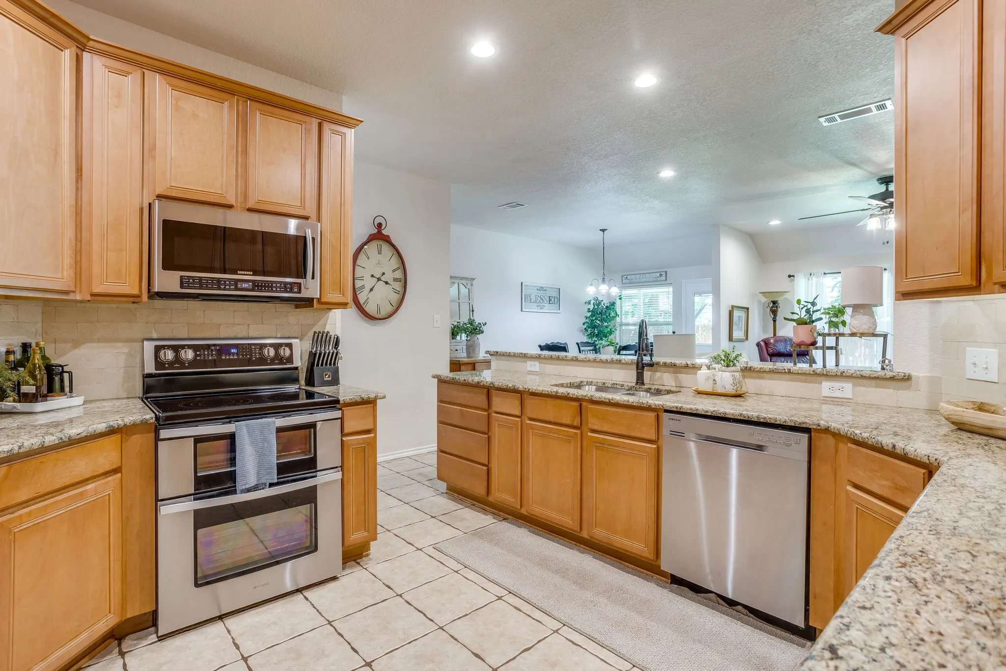 Single Family Residence For Sale in Johnson County , 853 Royal Oak Lane, Burleson, Texas 76028, 4 Bedroom, 2 Bathroom, 2 Garage spaces, 2,147 Sqft, built in 2003, mls#21394359, Real Estate Agent in Burleson, Homes For Sale in Johnson county, Homes For Sale in Burleson, Realtor in Burleson Texas, Real Estate Brokerage Independent Realty Texas, Luminita Cordes Realtor