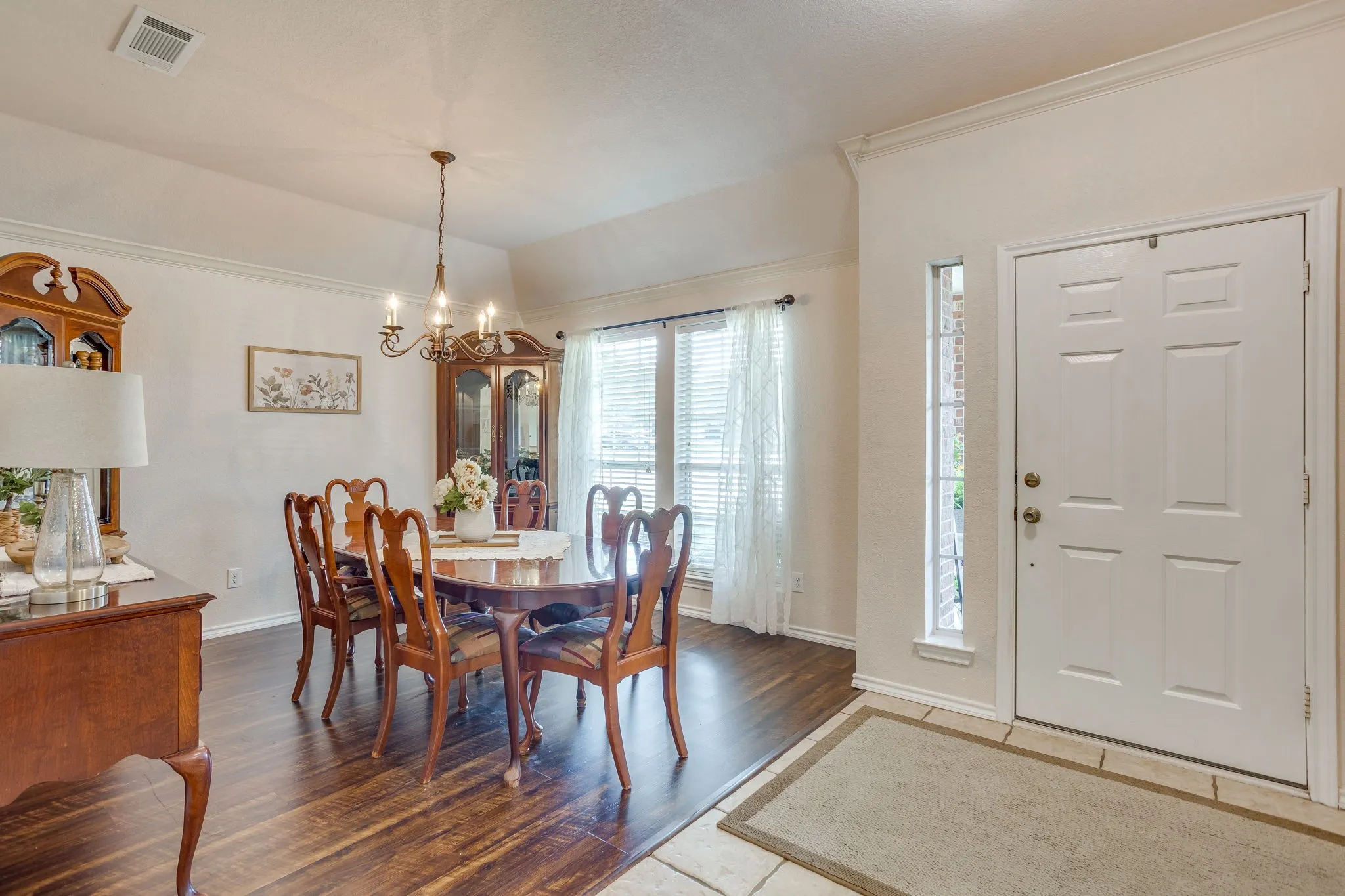 Single Family Residence For Sale in Johnson County , 853 Royal Oak Lane, Burleson, Texas 76028, 4 Bedroom, 2 Bathroom, 2 Garage spaces, 2,147 Sqft, built in 2003, mls#21394359, Real Estate Agent in Burleson, Homes For Sale in Johnson county, Homes For Sale in Burleson, Realtor in Burleson Texas, Real Estate Brokerage Independent Realty Texas, Luminita Cordes Realtor