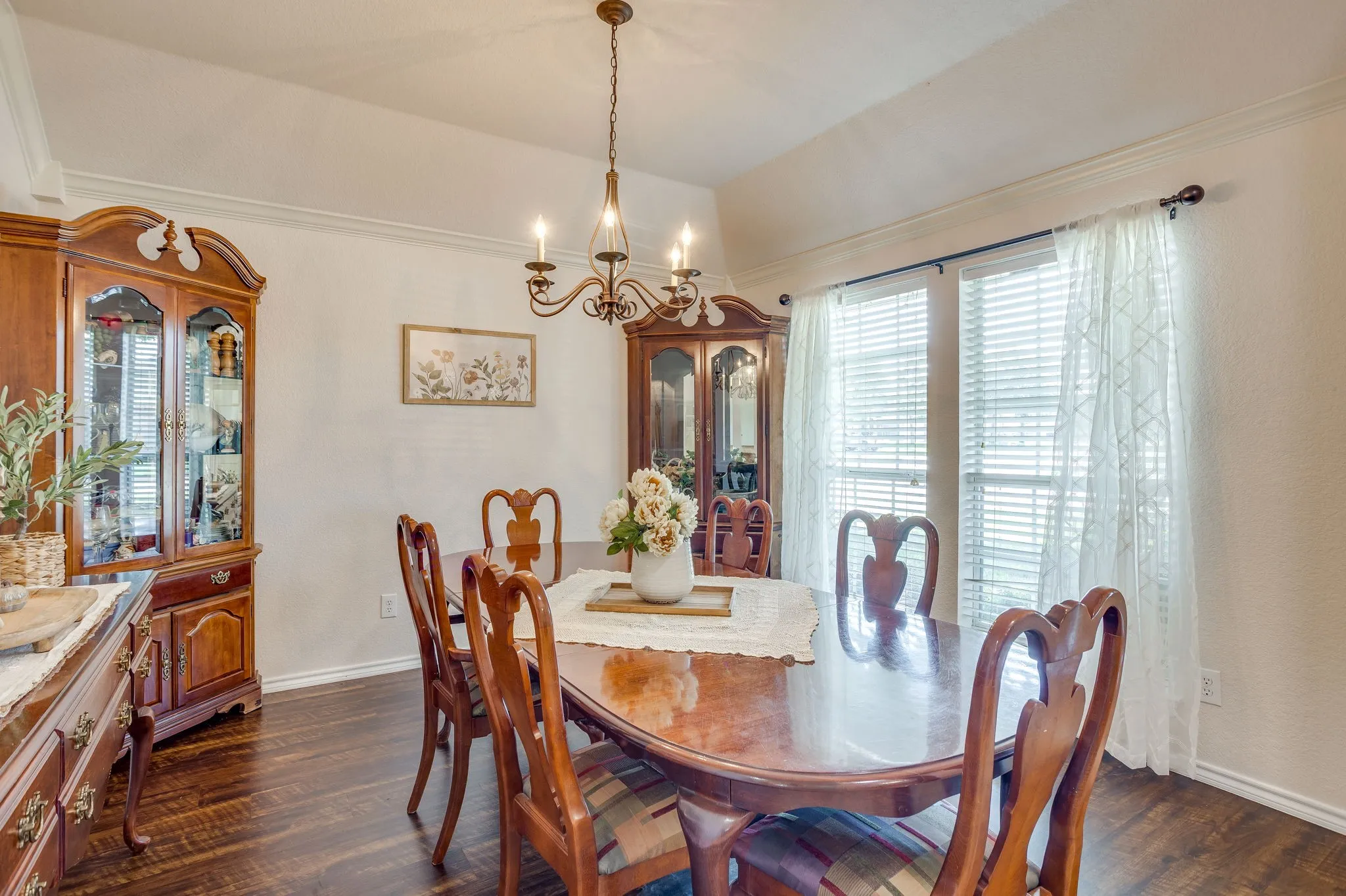 Single Family Residence For Sale in Johnson County , 853 Royal Oak Lane, Burleson, Texas 76028, 4 Bedroom, 2 Bathroom, 2 Garage spaces, 2,147 Sqft, built in 2003, mls#21394359, Real Estate Agent in Burleson, Homes For Sale in Johnson county, Homes For Sale in Burleson, Realtor in Burleson Texas, Real Estate Brokerage Independent Realty Texas, Luminita Cordes Realtor