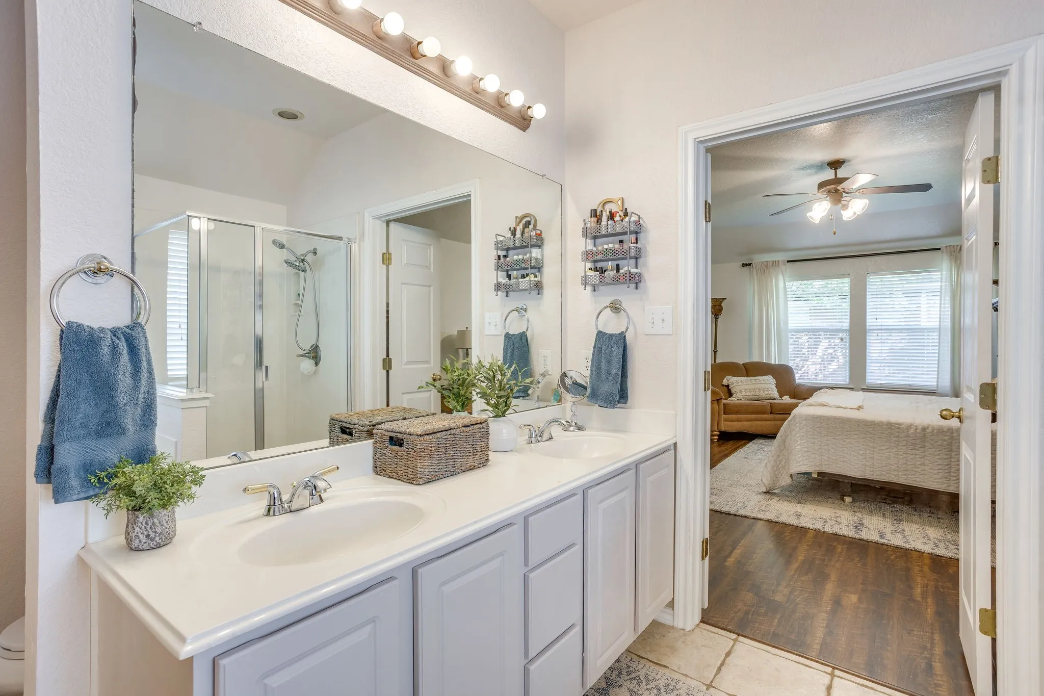 Single Family Residence For Sale in Johnson County , 853 Royal Oak Lane, Burleson, Texas 76028, 4 Bedroom, 2 Bathroom, 2 Garage spaces, 2,147 Sqft, built in 2003, mls#21394359, Real Estate Agent in Burleson, Homes For Sale in Johnson county, Homes For Sale in Burleson, Realtor in Burleson Texas, Real Estate Brokerage Independent Realty Texas, Luminita Cordes Realtor