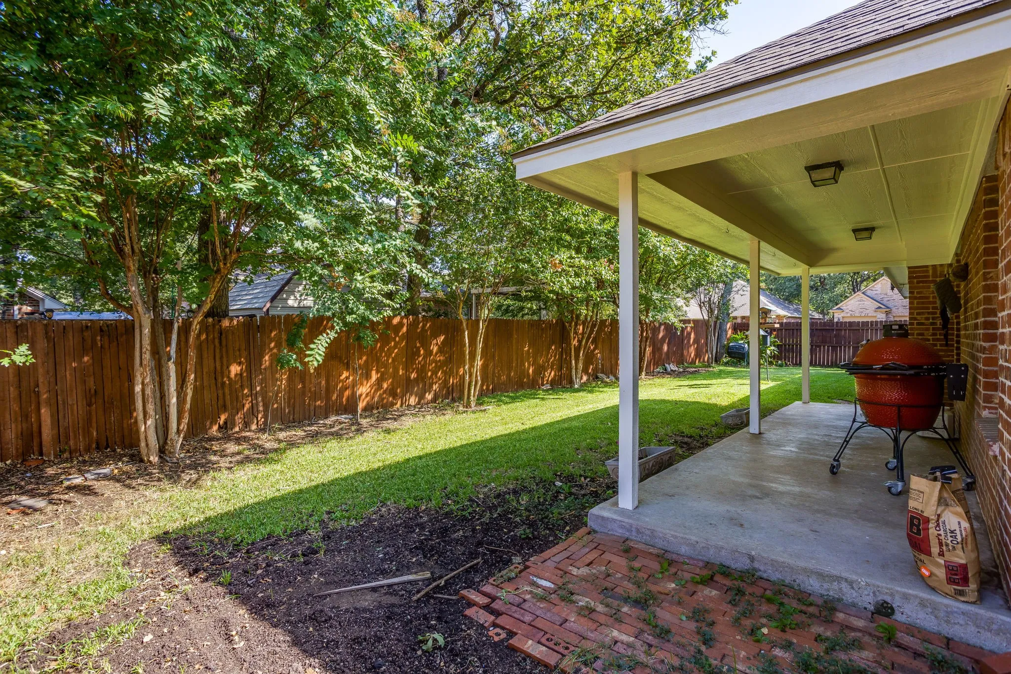 Single Family Residence For Sale in Johnson County , 853 Royal Oak Lane, Burleson, Texas 76028, 4 Bedroom, 2 Bathroom, 2 Garage spaces, 2,147 Sqft, built in 2003, mls#21394359, Real Estate Agent in Burleson, Homes For Sale in Johnson county, Homes For Sale in Burleson, Realtor in Burleson Texas, Real Estate Brokerage Independent Realty Texas, Luminita Cordes Realtor