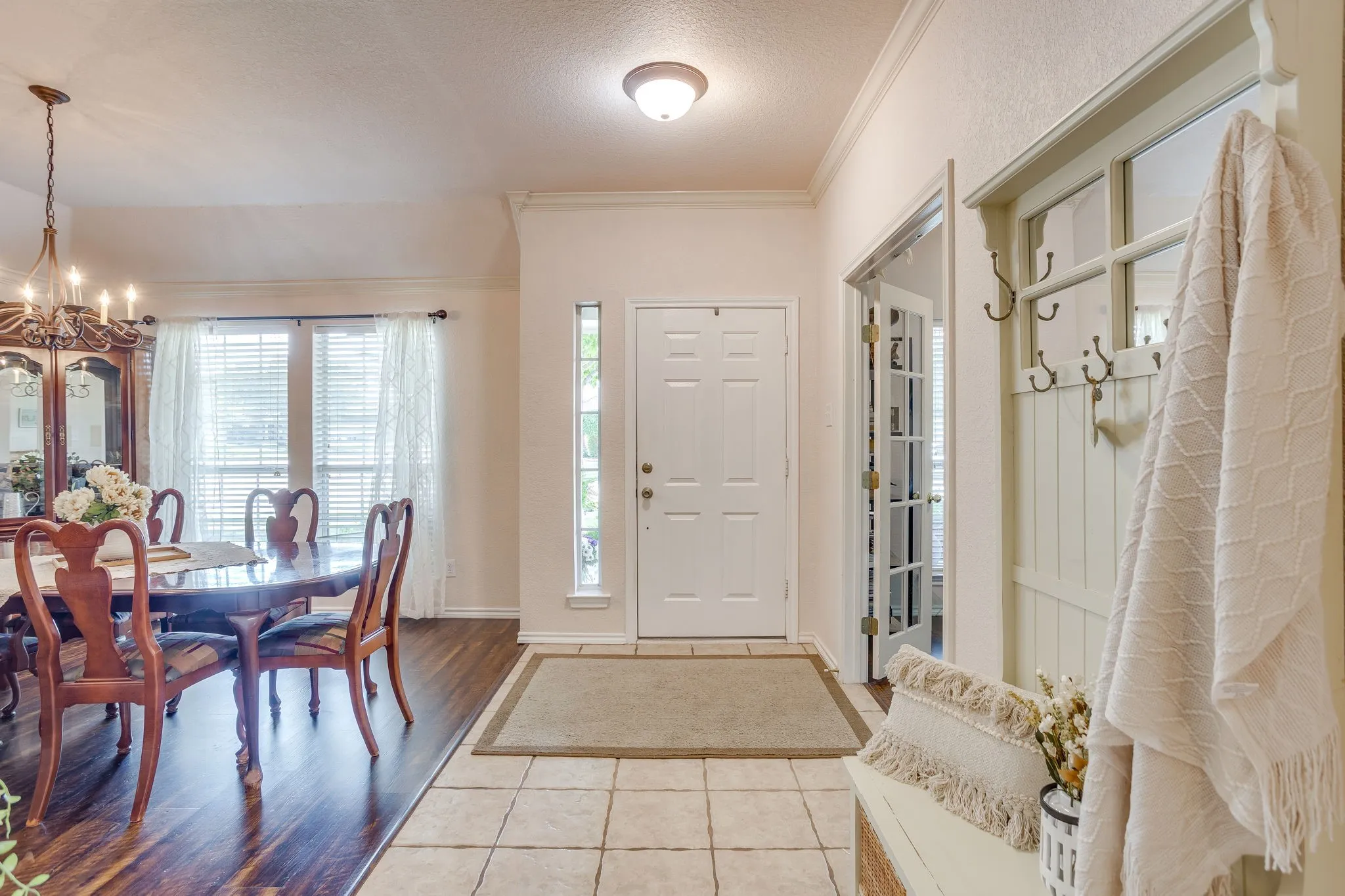Single Family Residence For Sale in Johnson County , 853 Royal Oak Lane, Burleson, Texas 76028, 4 Bedroom, 2 Bathroom, 2 Garage spaces, 2,147 Sqft, built in 2003, mls#21394359, Real Estate Agent in Burleson, Homes For Sale in Johnson county, Homes For Sale in Burleson, Realtor in Burleson Texas, Real Estate Brokerage Independent Realty Texas, Luminita Cordes Realtor