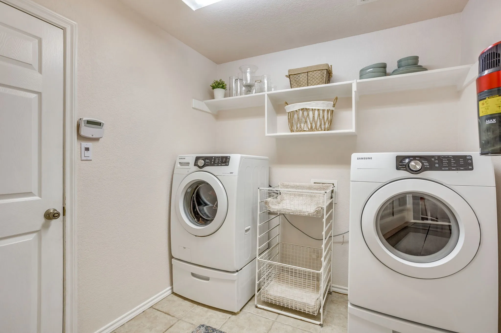 Single Family Residence For Sale in Johnson County , 853 Royal Oak Lane, Burleson, Texas 76028, 4 Bedroom, 2 Bathroom, 2 Garage spaces, 2,147 Sqft, built in 2003, mls#21394359, Real Estate Agent in Burleson, Homes For Sale in Johnson county, Homes For Sale in Burleson, Realtor in Burleson Texas, Real Estate Brokerage Independent Realty Texas, Luminita Cordes Realtor