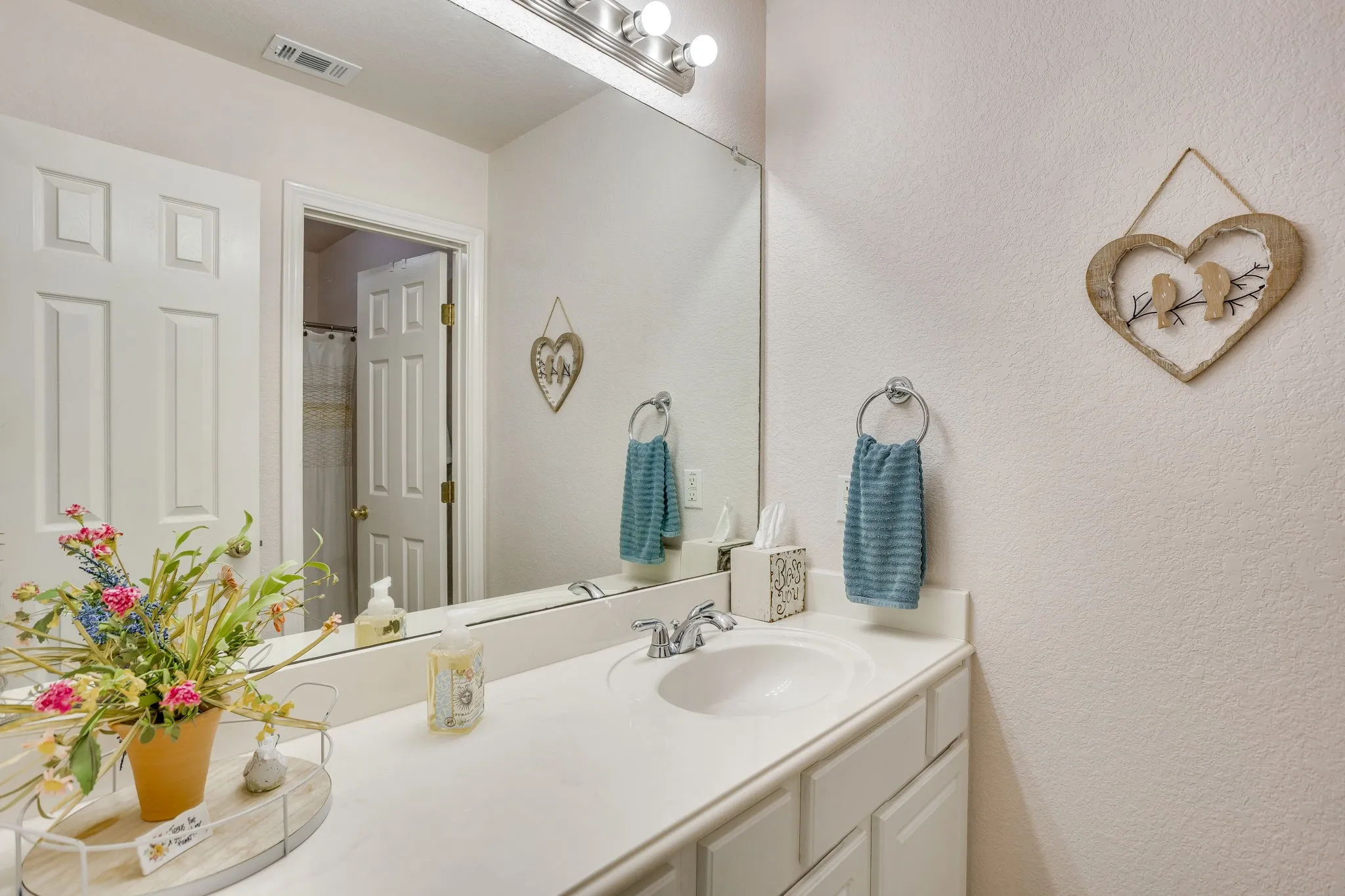 Single Family Residence For Sale in Johnson County , 853 Royal Oak Lane, Burleson, Texas 76028, 4 Bedroom, 2 Bathroom, 2 Garage spaces, 2,147 Sqft, built in 2003, mls#21394359, Real Estate Agent in Burleson, Homes For Sale in Johnson county, Homes For Sale in Burleson, Realtor in Burleson Texas, Real Estate Brokerage Independent Realty Texas, Luminita Cordes Realtor