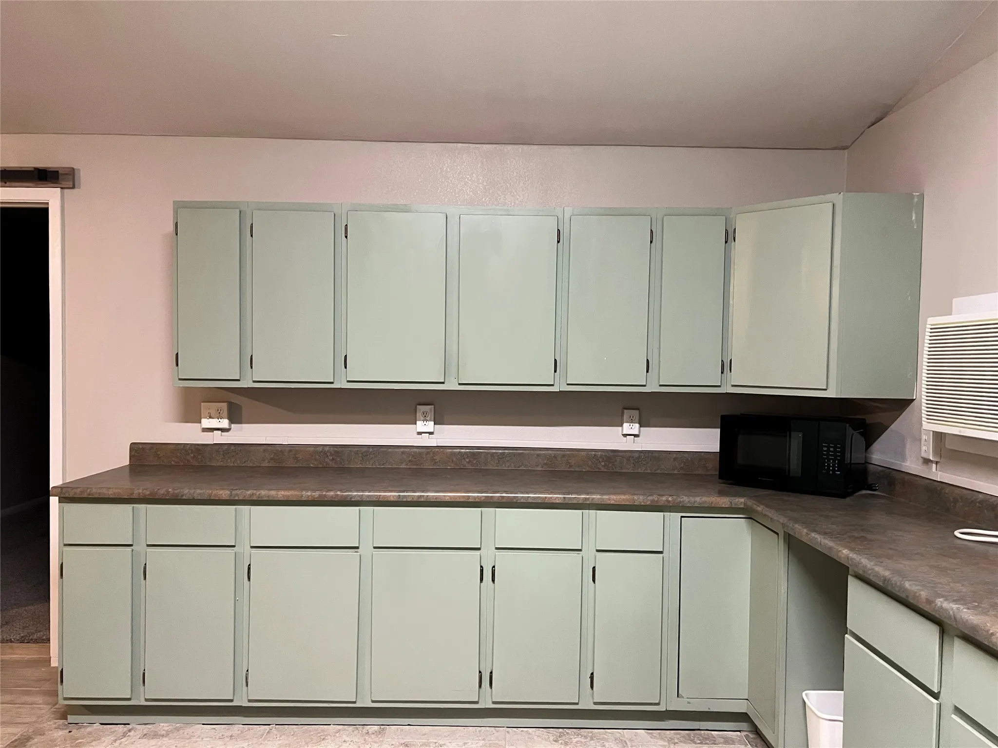 Single Family Residence For Rent in Brown County , 6960 Clifden Drive, Brownwood, Texas 76801, 2 Bedroom, 2 Bathroom, Garage spaces, 1,200 Sqft, built in 1970, mls#21394499, Real Estate Agent in Brownwood, Homes For Rent in Brown county, Homes For Rent in Brownwood, Realtor in Brownwood Texas, Real Estate Brokerage Independent Realty Texas, Luminita Cordes Realtor