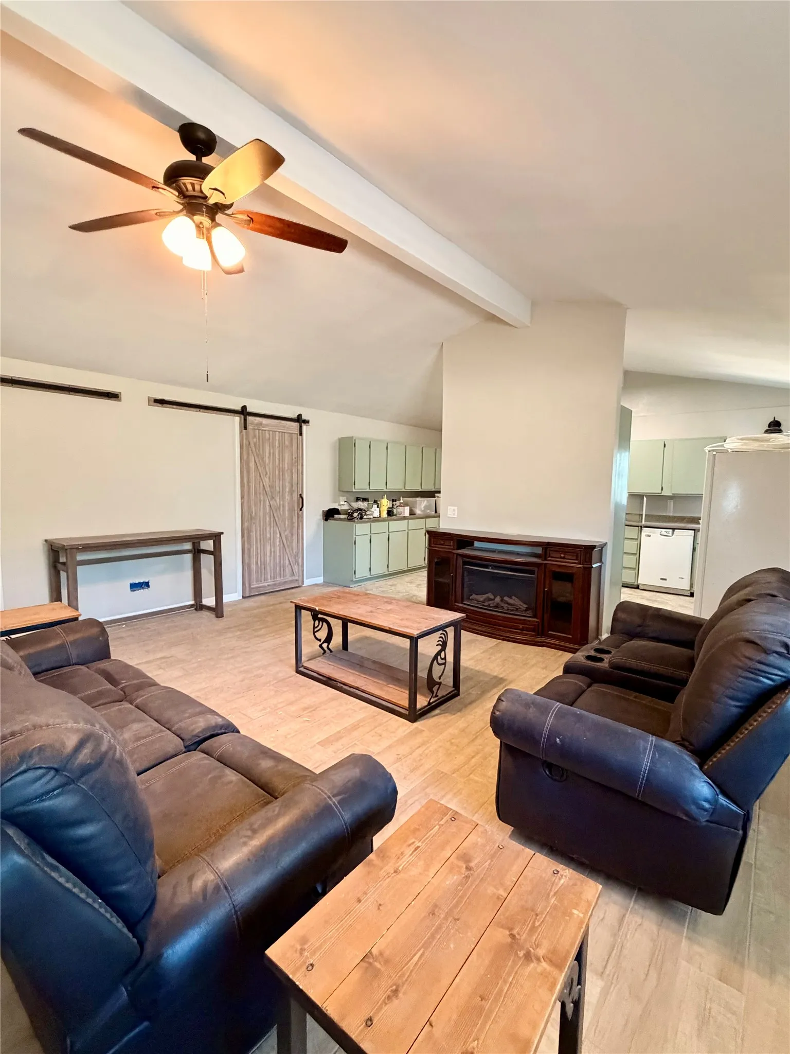 Single Family Residence For Rent in Brown County , 6960 Clifden Drive, Brownwood, Texas 76801, 2 Bedroom, 2 Bathroom, Garage spaces, 1,200 Sqft, built in 1970, mls#21394499, Real Estate Agent in Brownwood, Homes For Rent in Brown county, Homes For Rent in Brownwood, Realtor in Brownwood Texas, Real Estate Brokerage Independent Realty Texas, Luminita Cordes Realtor