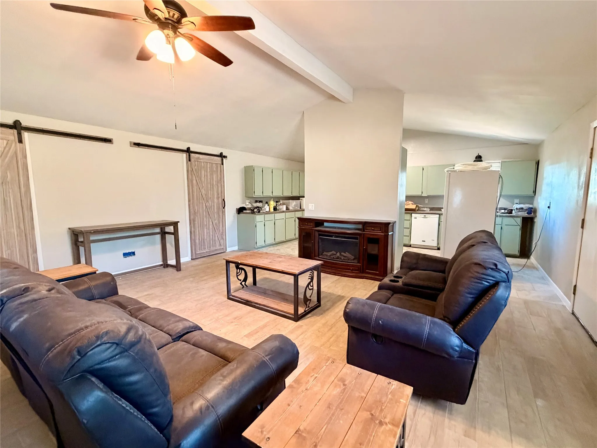 Single Family Residence For Rent in Brown County , 6960 Clifden Drive, Brownwood, Texas 76801, 2 Bedroom, 2 Bathroom, Garage spaces, 1,200 Sqft, built in 1970, mls#21394499, Real Estate Agent in Brownwood, Homes For Rent in Brown county, Homes For Rent in Brownwood, Realtor in Brownwood Texas, Real Estate Brokerage Independent Realty Texas, Luminita Cordes Realtor