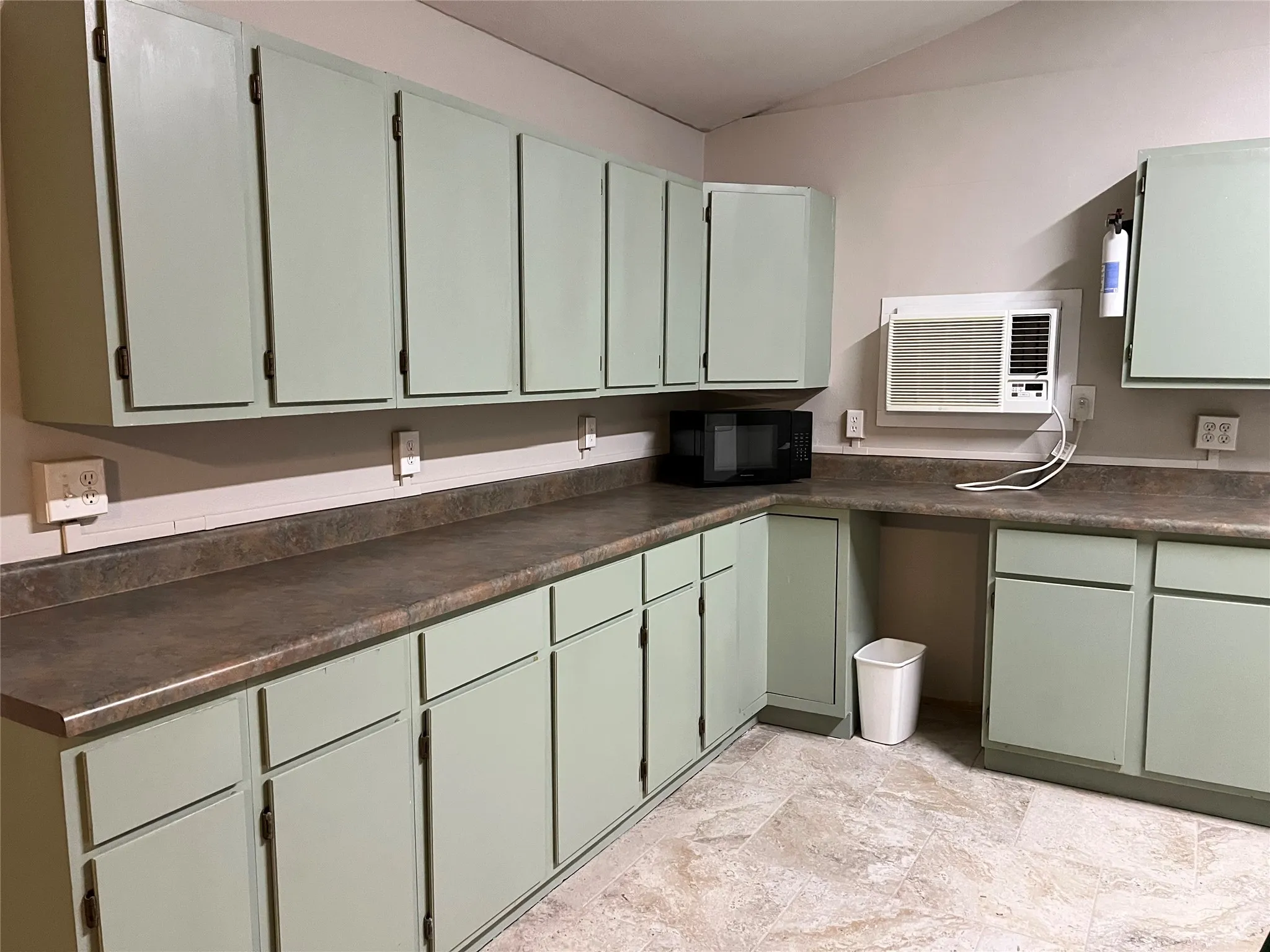 Single Family Residence For Rent in Brown County , 6960 Clifden Drive, Brownwood, Texas 76801, 2 Bedroom, 2 Bathroom, Garage spaces, 1,200 Sqft, built in 1970, mls#21394499, Real Estate Agent in Brownwood, Homes For Rent in Brown county, Homes For Rent in Brownwood, Realtor in Brownwood Texas, Real Estate Brokerage Independent Realty Texas, Luminita Cordes Realtor