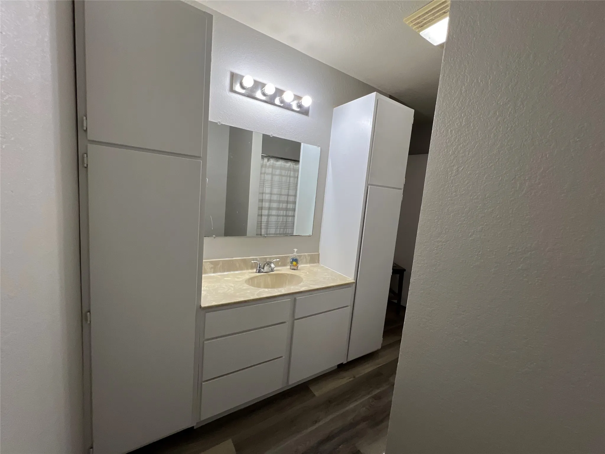 Single Family Residence For Rent in Brown County , 6960 Clifden Drive, Brownwood, Texas 76801, 2 Bedroom, 2 Bathroom, Garage spaces, 1,200 Sqft, built in 1970, mls#21394499, Real Estate Agent in Brownwood, Homes For Rent in Brown county, Homes For Rent in Brownwood, Realtor in Brownwood Texas, Real Estate Brokerage Independent Realty Texas, Luminita Cordes Realtor