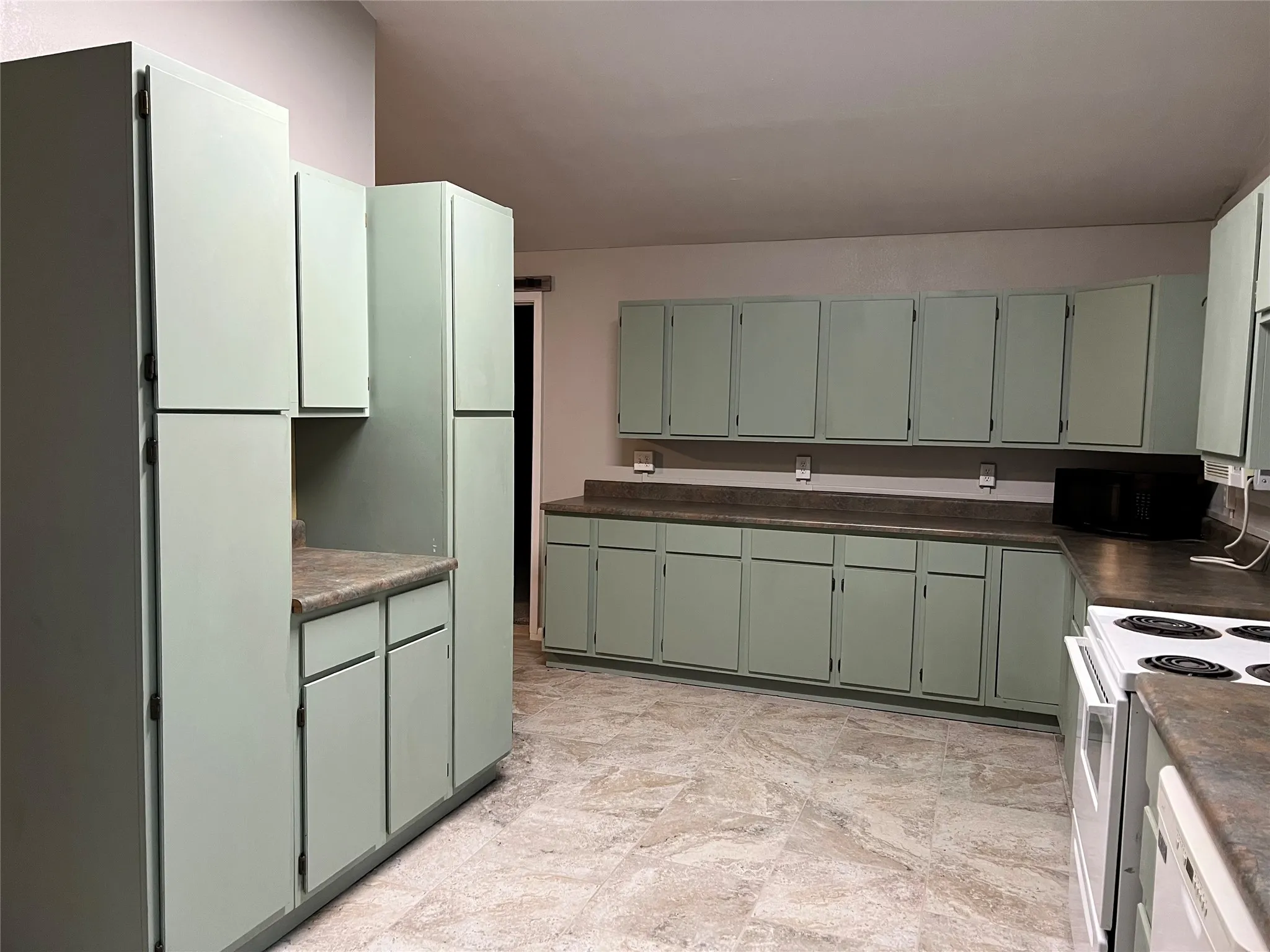 Single Family Residence For Rent in Brown County , 6960 Clifden Drive, Brownwood, Texas 76801, 2 Bedroom, 2 Bathroom, Garage spaces, 1,200 Sqft, built in 1970, mls#21394499, Real Estate Agent in Brownwood, Homes For Rent in Brown county, Homes For Rent in Brownwood, Realtor in Brownwood Texas, Real Estate Brokerage Independent Realty Texas, Luminita Cordes Realtor