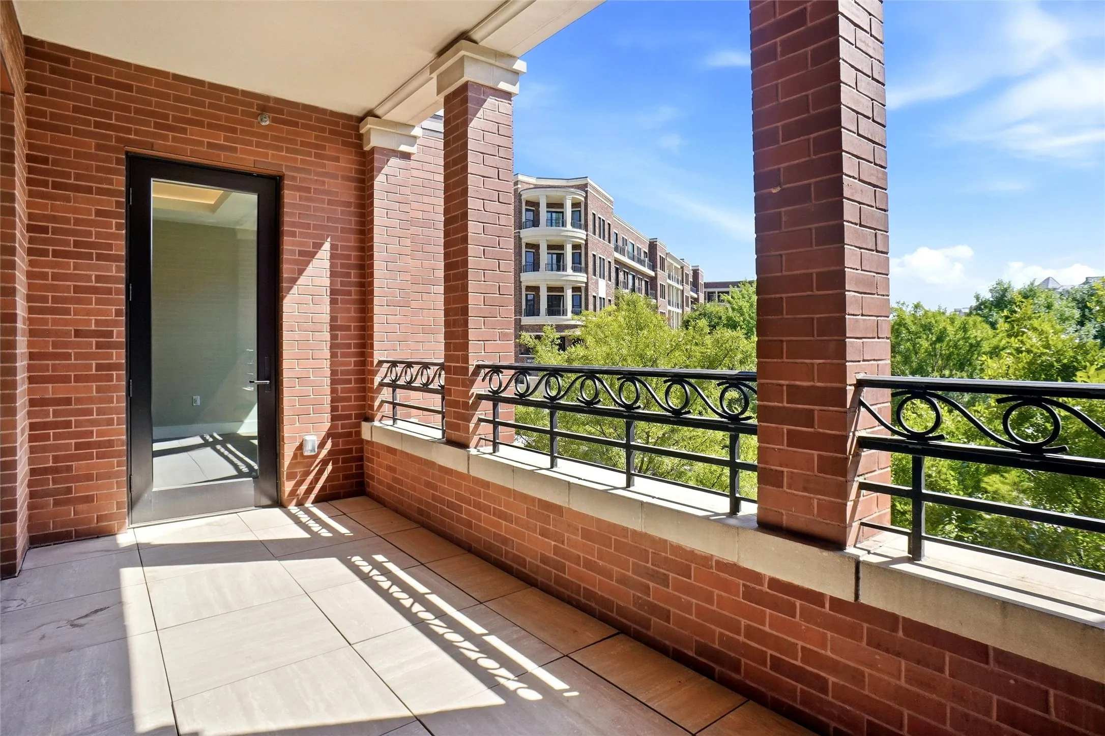 Condominium For Sale in Tarrant County , 350 Central Avenue 208, Southlake, Texas 76092, 2 Bedroom, 2 Bathroom, 2 Garage spaces, 1,659 Sqft, built in 2018, mls#21394485, Real Estate Agent in Southlake, Homes For Sale in Tarrant county, Homes For Sale in Southlake, Realtor in Southlake Texas, Real Estate Brokerage Independent Realty Texas, Luminita Cordes Realtor