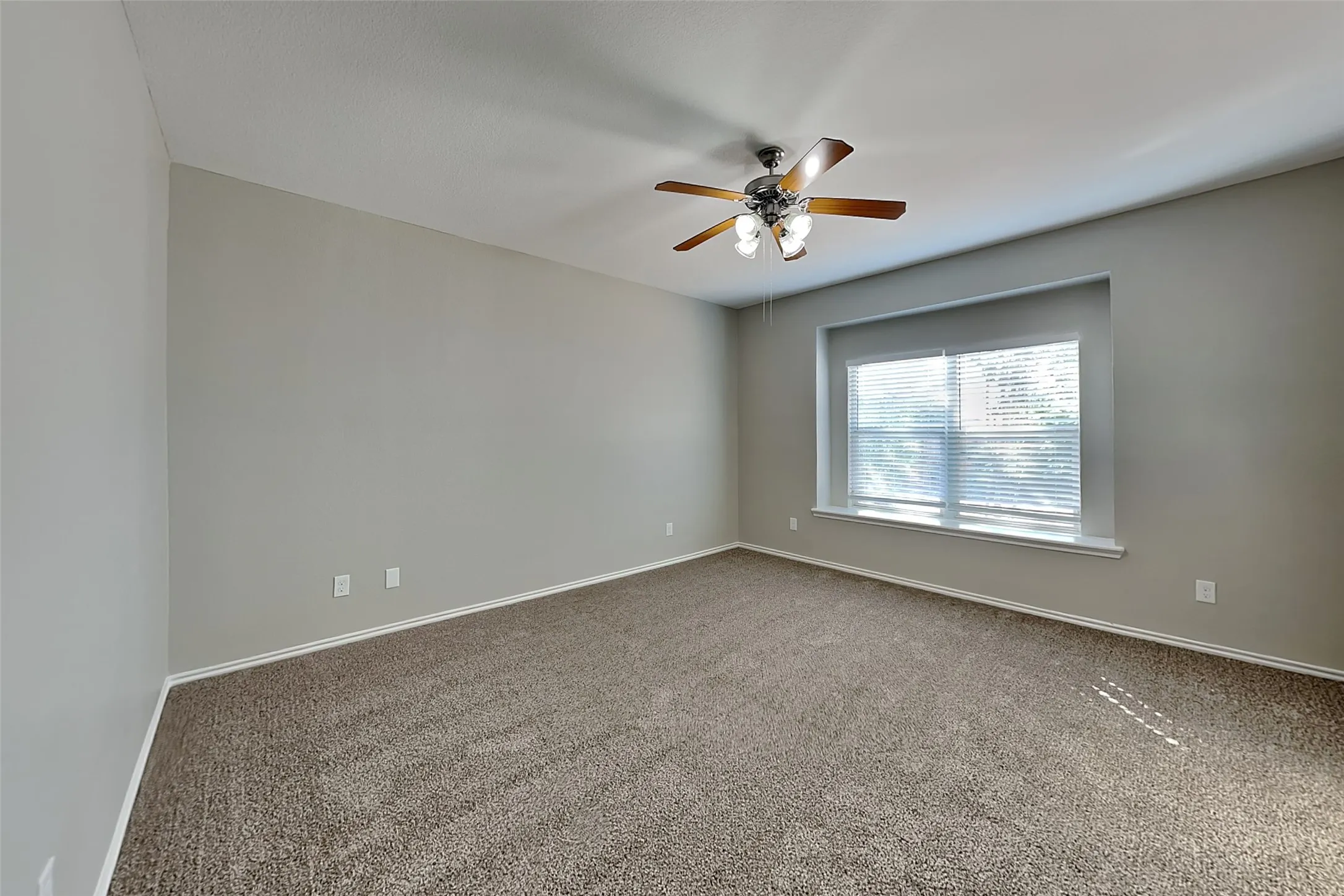 Single Family Residence For Rent in Tarrant County , 12901 Farmington Drive, Fort Worth, Texas 76244, 3 Bedroom, 2 Bathroom, 2 Garage spaces, 1,536 Sqft, built in 2005, mls#21394495, Real Estate Agent in Fort Worth, Homes For Rent in Tarrant county, Homes For Rent in Fort Worth, Realtor in Fort Worth Texas, Real Estate Brokerage Independent Realty Texas, Luminita Cordes Realtor