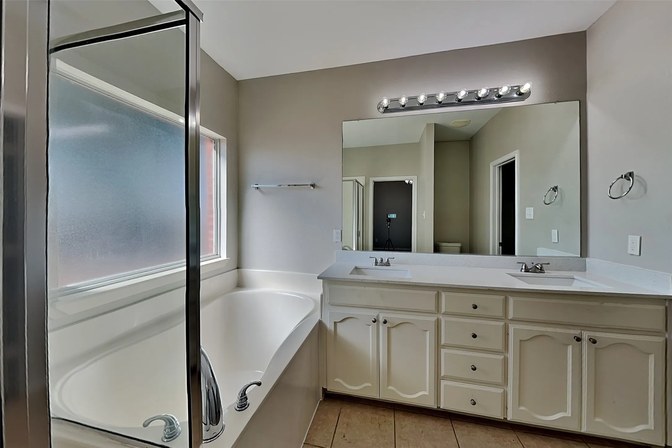 Single Family Residence For Rent in Tarrant County , 12901 Farmington Drive, Fort Worth, Texas 76244, 3 Bedroom, 2 Bathroom, 2 Garage spaces, 1,536 Sqft, built in 2005, mls#21394495, Real Estate Agent in Fort Worth, Homes For Rent in Tarrant county, Homes For Rent in Fort Worth, Realtor in Fort Worth Texas, Real Estate Brokerage Independent Realty Texas, Luminita Cordes Realtor
