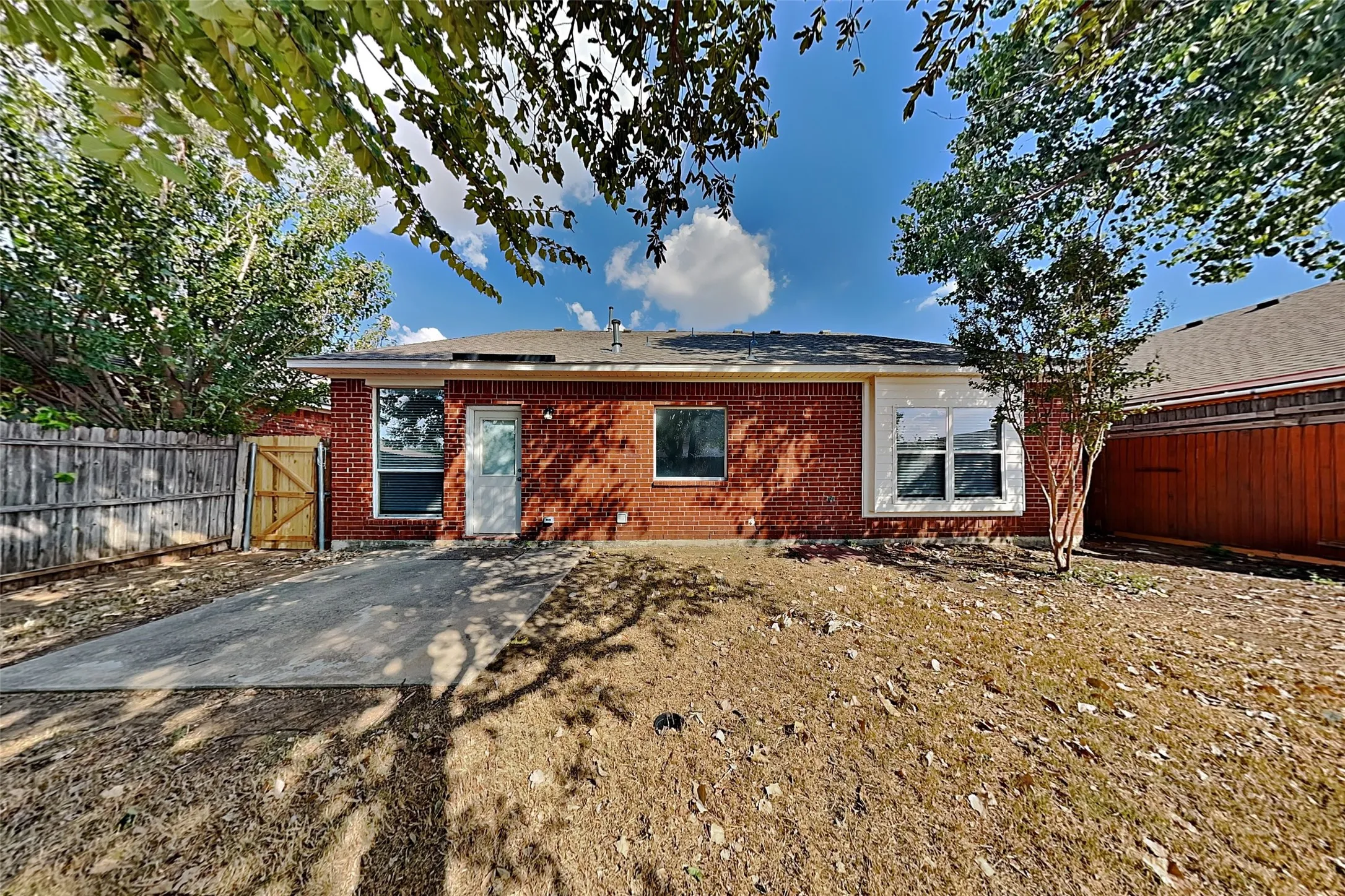 Single Family Residence For Rent in Tarrant County , 12901 Farmington Drive, Fort Worth, Texas 76244, 3 Bedroom, 2 Bathroom, 2 Garage spaces, 1,536 Sqft, built in 2005, mls#21394495, Real Estate Agent in Fort Worth, Homes For Rent in Tarrant county, Homes For Rent in Fort Worth, Realtor in Fort Worth Texas, Real Estate Brokerage Independent Realty Texas, Luminita Cordes Realtor