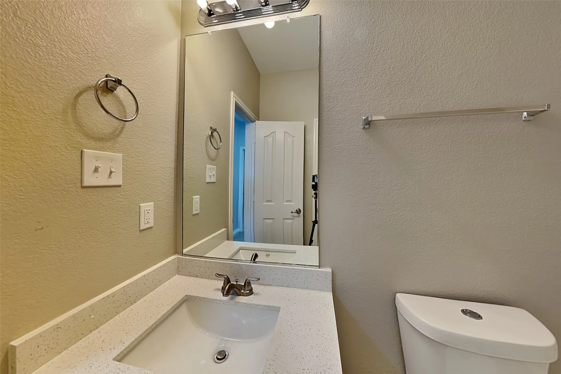 Single Family Residence For Rent in Tarrant County , 12901 Farmington Drive, Fort Worth, Texas 76244, 3 Bedroom, 2 Bathroom, 2 Garage spaces, 1,536 Sqft, built in 2005, mls#21394495, Real Estate Agent in Fort Worth, Homes For Rent in Tarrant county, Homes For Rent in Fort Worth, Realtor in Fort Worth Texas, Real Estate Brokerage Independent Realty Texas, Luminita Cordes Realtor