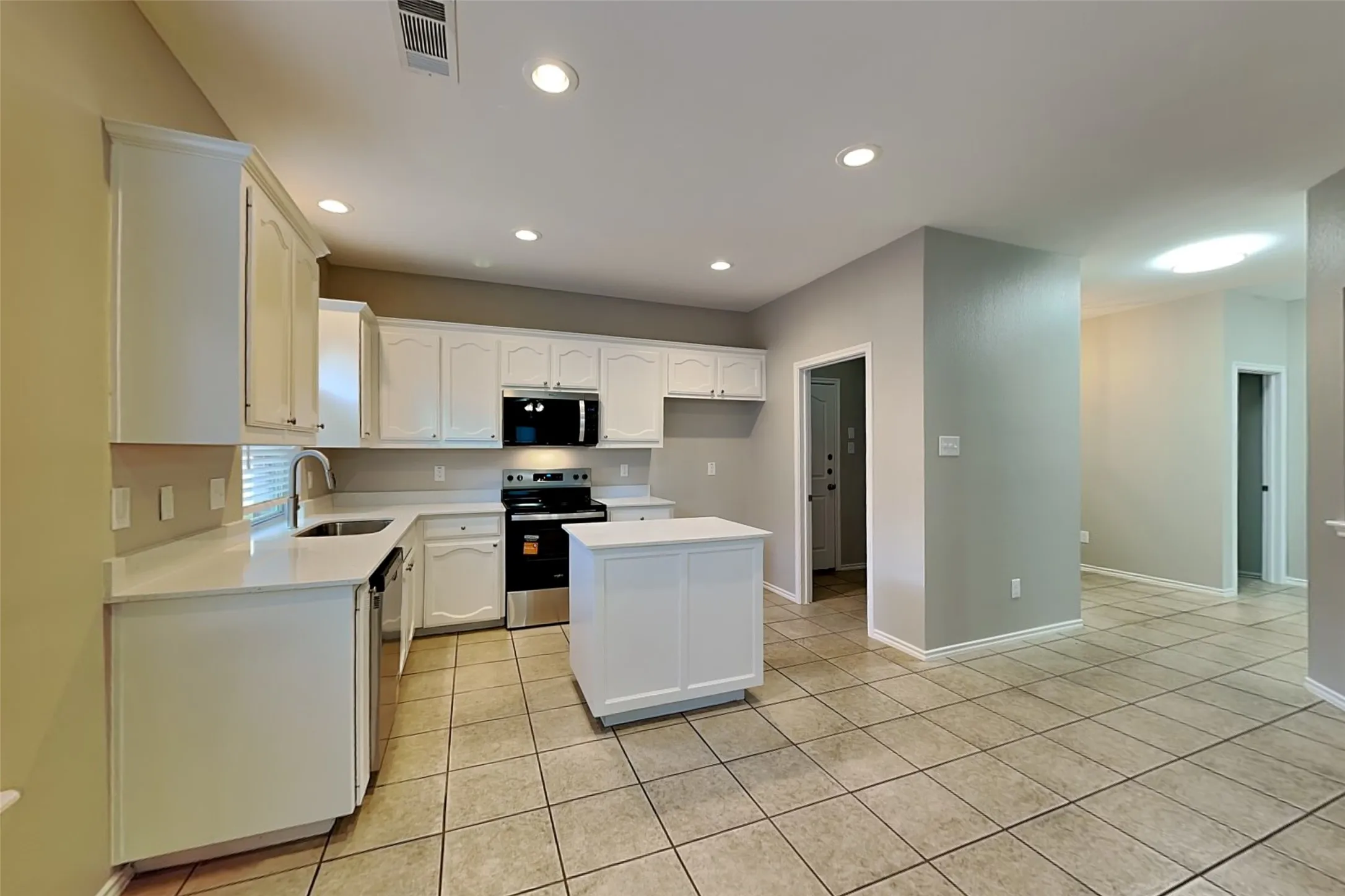Single Family Residence For Rent in Tarrant County , 12901 Farmington Drive, Fort Worth, Texas 76244, 3 Bedroom, 2 Bathroom, 2 Garage spaces, 1,536 Sqft, built in 2005, mls#21394495, Real Estate Agent in Fort Worth, Homes For Rent in Tarrant county, Homes For Rent in Fort Worth, Realtor in Fort Worth Texas, Real Estate Brokerage Independent Realty Texas, Luminita Cordes Realtor