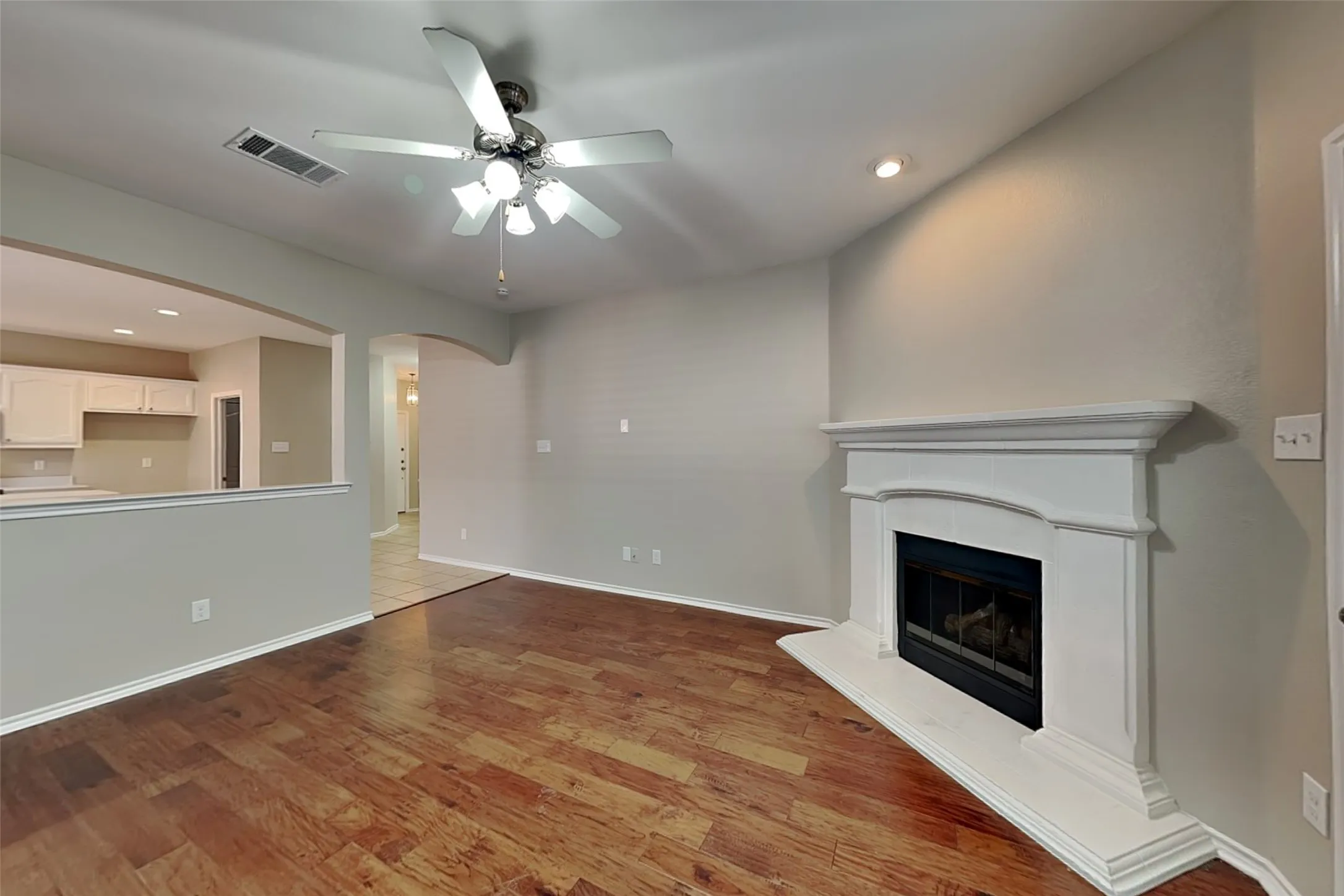 Single Family Residence For Rent in Tarrant County , 12901 Farmington Drive, Fort Worth, Texas 76244, 3 Bedroom, 2 Bathroom, 2 Garage spaces, 1,536 Sqft, built in 2005, mls#21394495, Real Estate Agent in Fort Worth, Homes For Rent in Tarrant county, Homes For Rent in Fort Worth, Realtor in Fort Worth Texas, Real Estate Brokerage Independent Realty Texas, Luminita Cordes Realtor