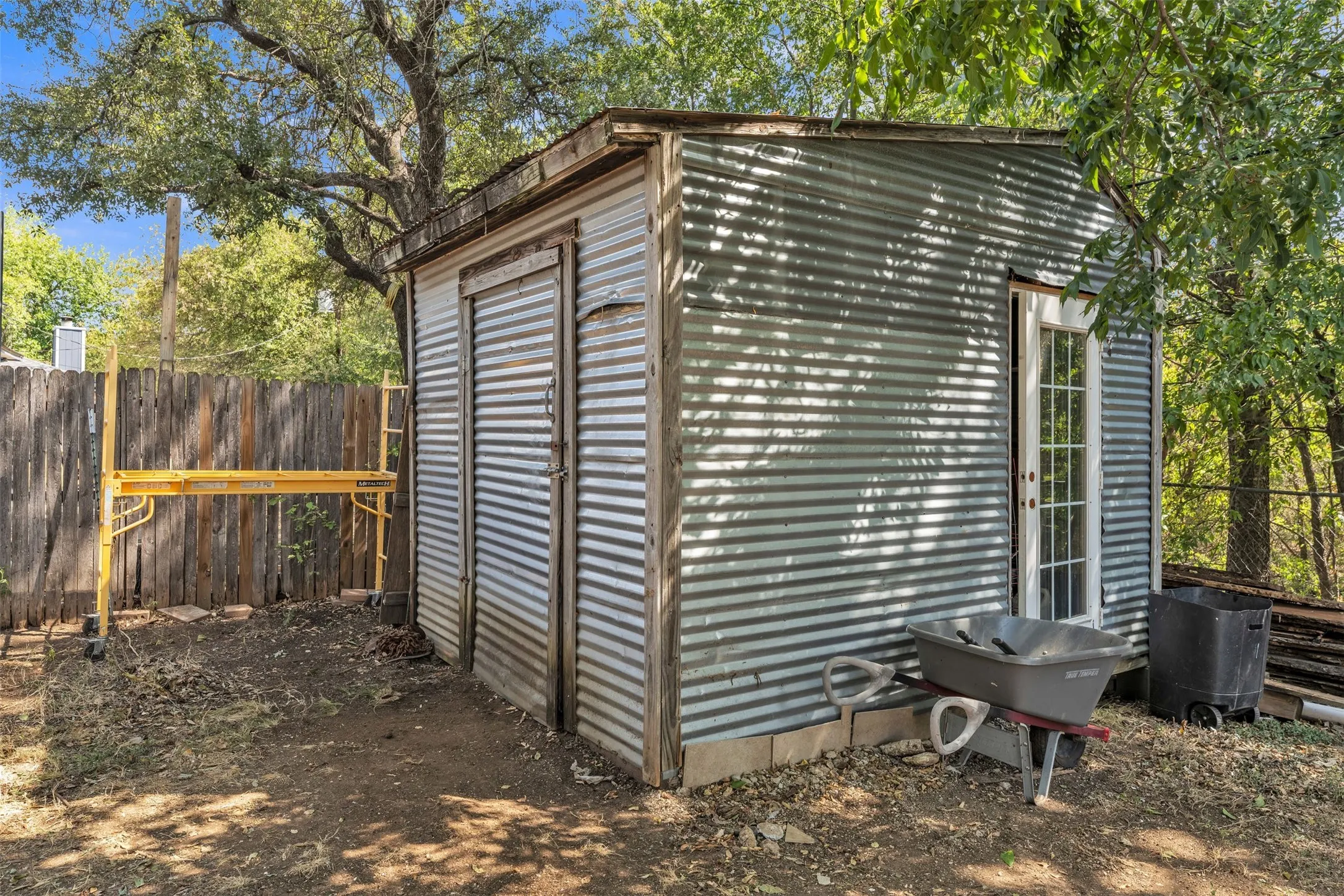Single Family Residence For Sale in Tarrant County , 416 Ferenz Avenue, Crowley, Texas 76036, 4 Bedroom, 3 Bathroom, Garage spaces, 1,580 Sqft, built in 1984, mls#21394406, Real Estate Agent in Crowley, Homes For Sale in Tarrant county, Homes For Sale in Crowley, Realtor in Crowley Texas, Real Estate Brokerage Independent Realty Texas, Luminita Cordes Realtor