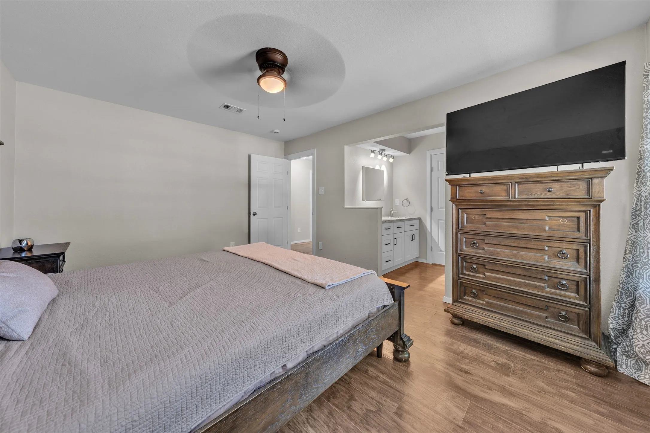 Single Family Residence For Sale in Tarrant County , 416 Ferenz Avenue, Crowley, Texas 76036, 4 Bedroom, 3 Bathroom, Garage spaces, 1,580 Sqft, built in 1984, mls#21394406, Real Estate Agent in Crowley, Homes For Sale in Tarrant county, Homes For Sale in Crowley, Realtor in Crowley Texas, Real Estate Brokerage Independent Realty Texas, Luminita Cordes Realtor