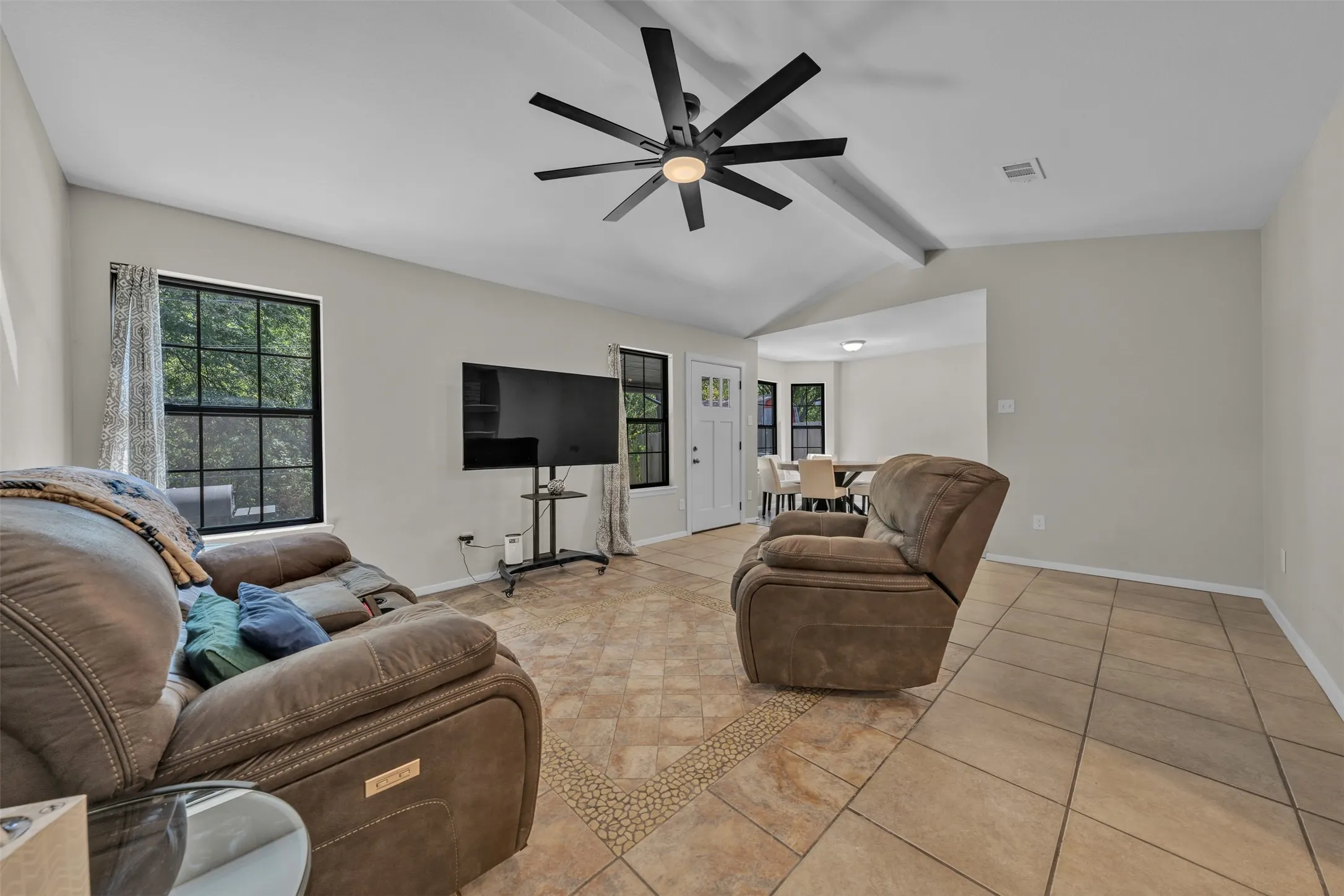 Single Family Residence For Sale in Tarrant County , 416 Ferenz Avenue, Crowley, Texas 76036, 4 Bedroom, 3 Bathroom, Garage spaces, 1,580 Sqft, built in 1984, mls#21394406, Real Estate Agent in Crowley, Homes For Sale in Tarrant county, Homes For Sale in Crowley, Realtor in Crowley Texas, Real Estate Brokerage Independent Realty Texas, Luminita Cordes Realtor