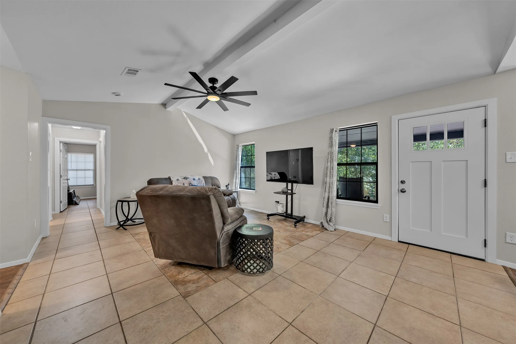 Single Family Residence For Sale in Tarrant County , 416 Ferenz Avenue, Crowley, Texas 76036, 4 Bedroom, 3 Bathroom, Garage spaces, 1,580 Sqft, built in 1984, mls#21394406, Real Estate Agent in Crowley, Homes For Sale in Tarrant county, Homes For Sale in Crowley, Realtor in Crowley Texas, Real Estate Brokerage Independent Realty Texas, Luminita Cordes Realtor