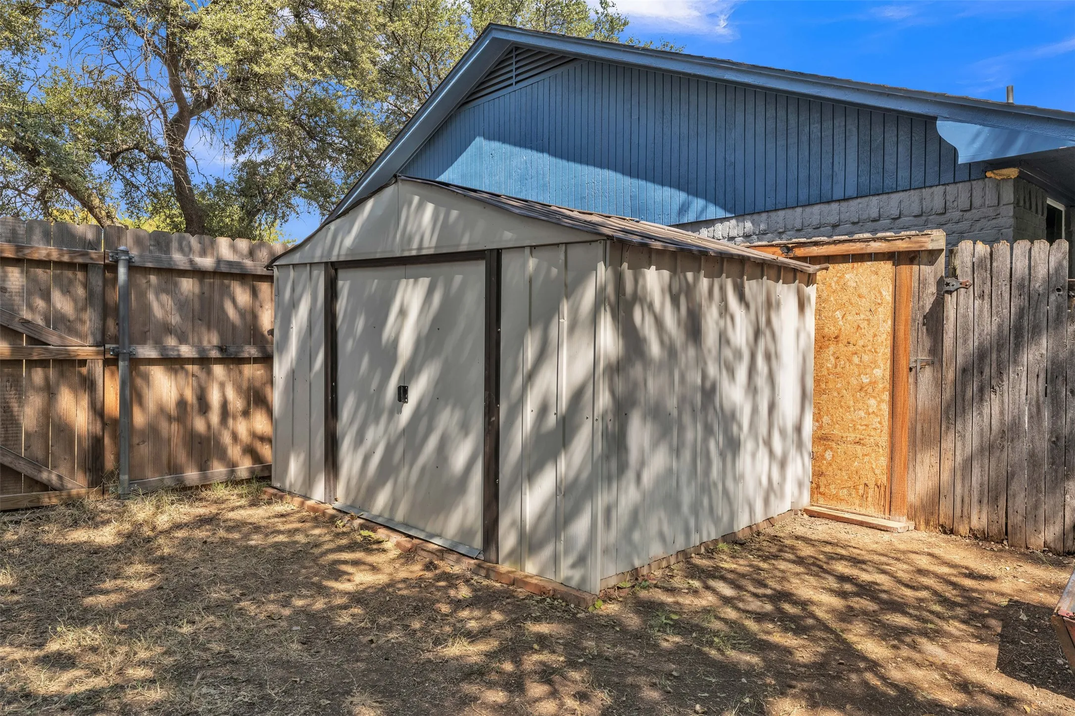 Single Family Residence For Sale in Tarrant County , 416 Ferenz Avenue, Crowley, Texas 76036, 4 Bedroom, 3 Bathroom, Garage spaces, 1,580 Sqft, built in 1984, mls#21394406, Real Estate Agent in Crowley, Homes For Sale in Tarrant county, Homes For Sale in Crowley, Realtor in Crowley Texas, Real Estate Brokerage Independent Realty Texas, Luminita Cordes Realtor