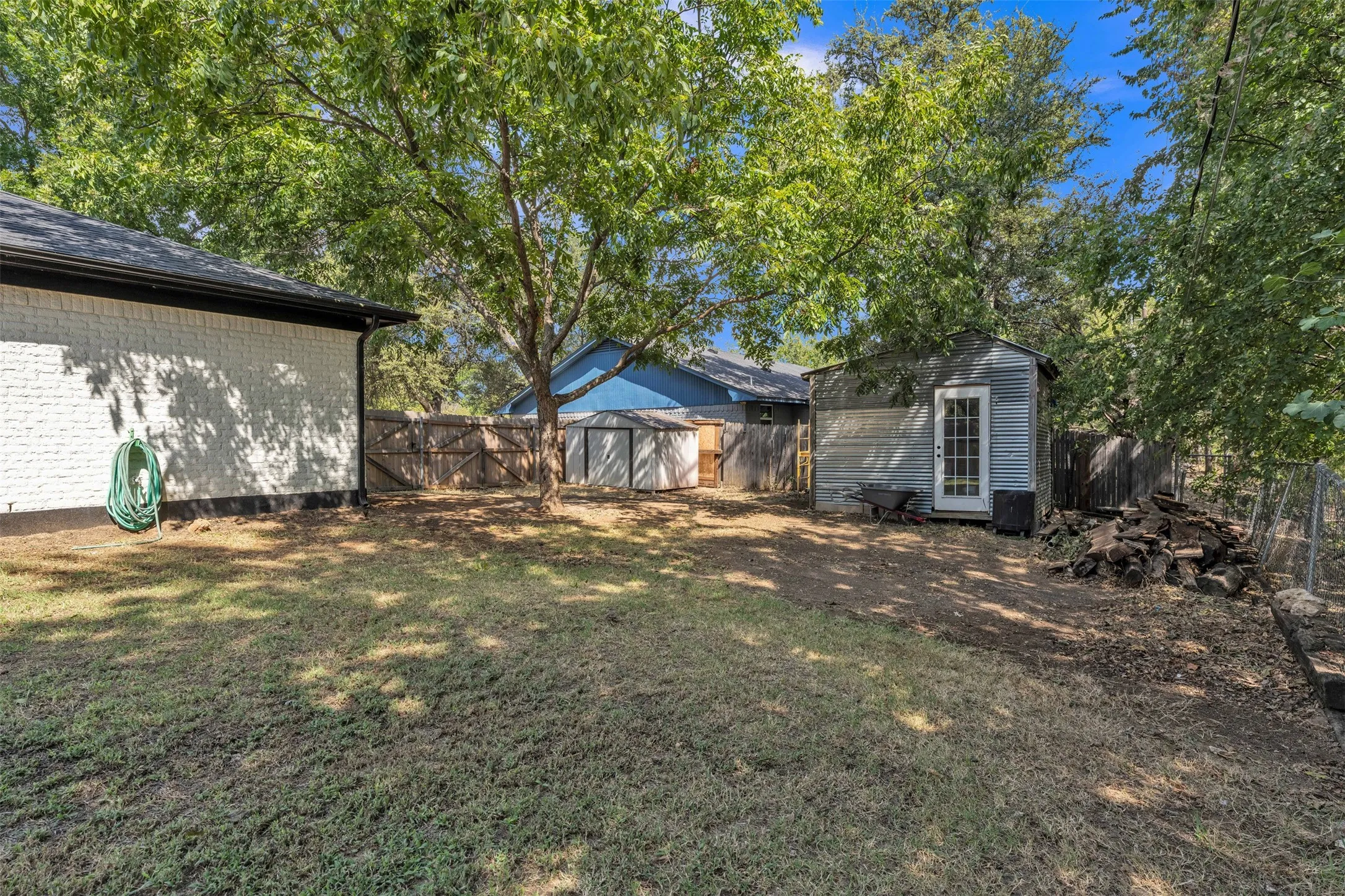 Single Family Residence For Sale in Tarrant County , 416 Ferenz Avenue, Crowley, Texas 76036, 4 Bedroom, 3 Bathroom, Garage spaces, 1,580 Sqft, built in 1984, mls#21394406, Real Estate Agent in Crowley, Homes For Sale in Tarrant county, Homes For Sale in Crowley, Realtor in Crowley Texas, Real Estate Brokerage Independent Realty Texas, Luminita Cordes Realtor