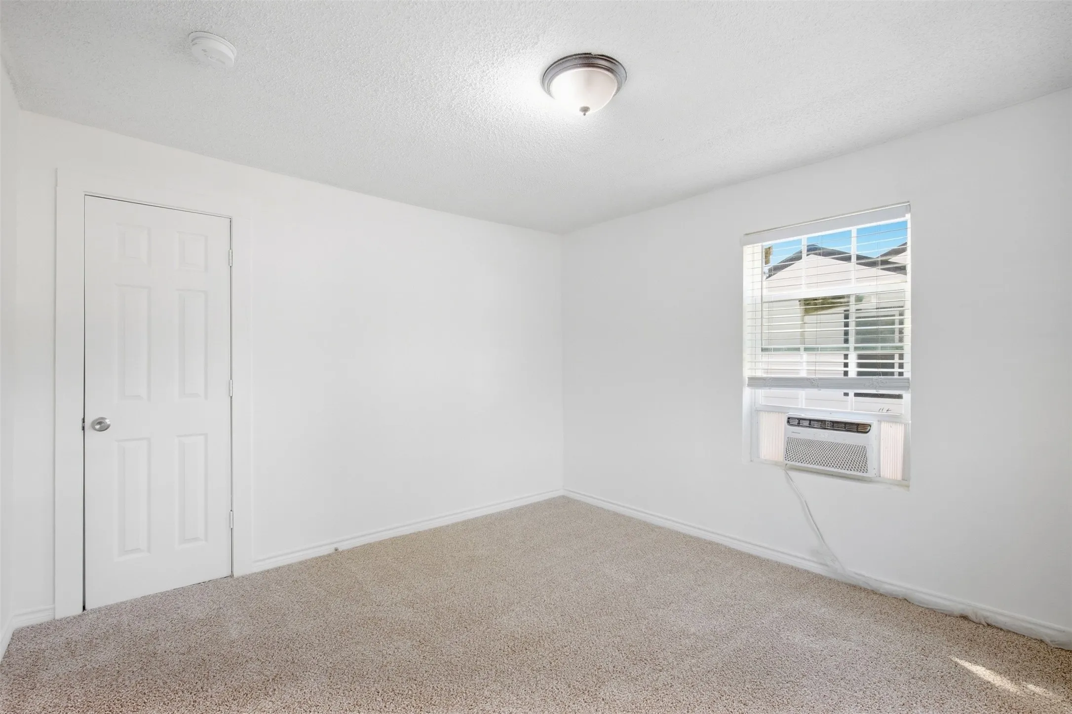 Single Family Residence For Rent in Fannin County , 1916 Liberty Street, Bonham, Texas 75418, 2 Bedroom, 1 Bathroom, Garage spaces, 704 Sqft, built in 1940, mls#21394507, Real Estate Agent in Bonham, Homes For Rent in Fannin county, Homes For Rent in Bonham, Realtor in Bonham Texas, Real Estate Brokerage Independent Realty Texas, Luminita Cordes Realtor