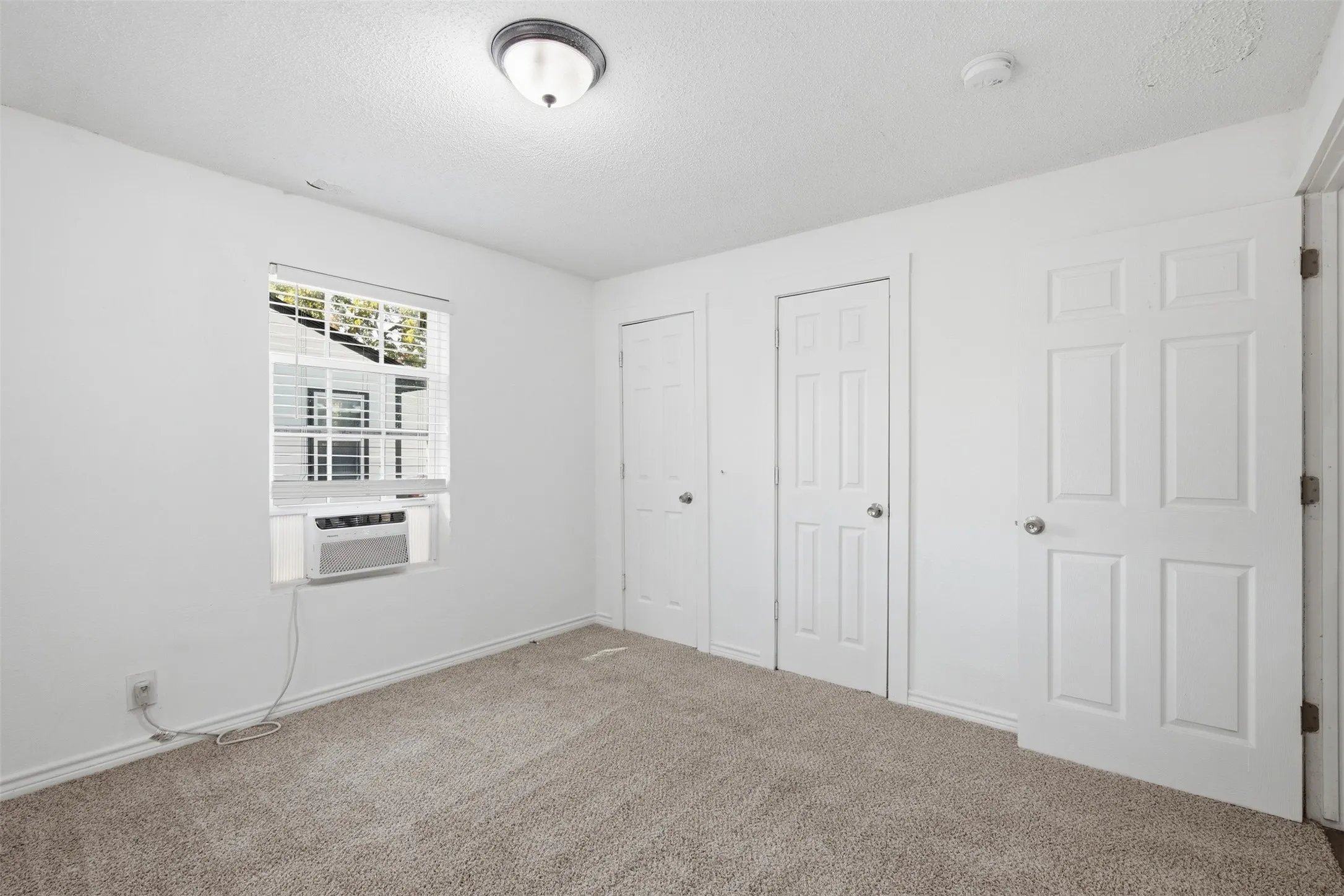 Single Family Residence For Rent in Fannin County , 1916 Liberty Street, Bonham, Texas 75418, 2 Bedroom, 1 Bathroom, Garage spaces, 704 Sqft, built in 1940, mls#21394507, Real Estate Agent in Bonham, Homes For Rent in Fannin county, Homes For Rent in Bonham, Realtor in Bonham Texas, Real Estate Brokerage Independent Realty Texas, Luminita Cordes Realtor