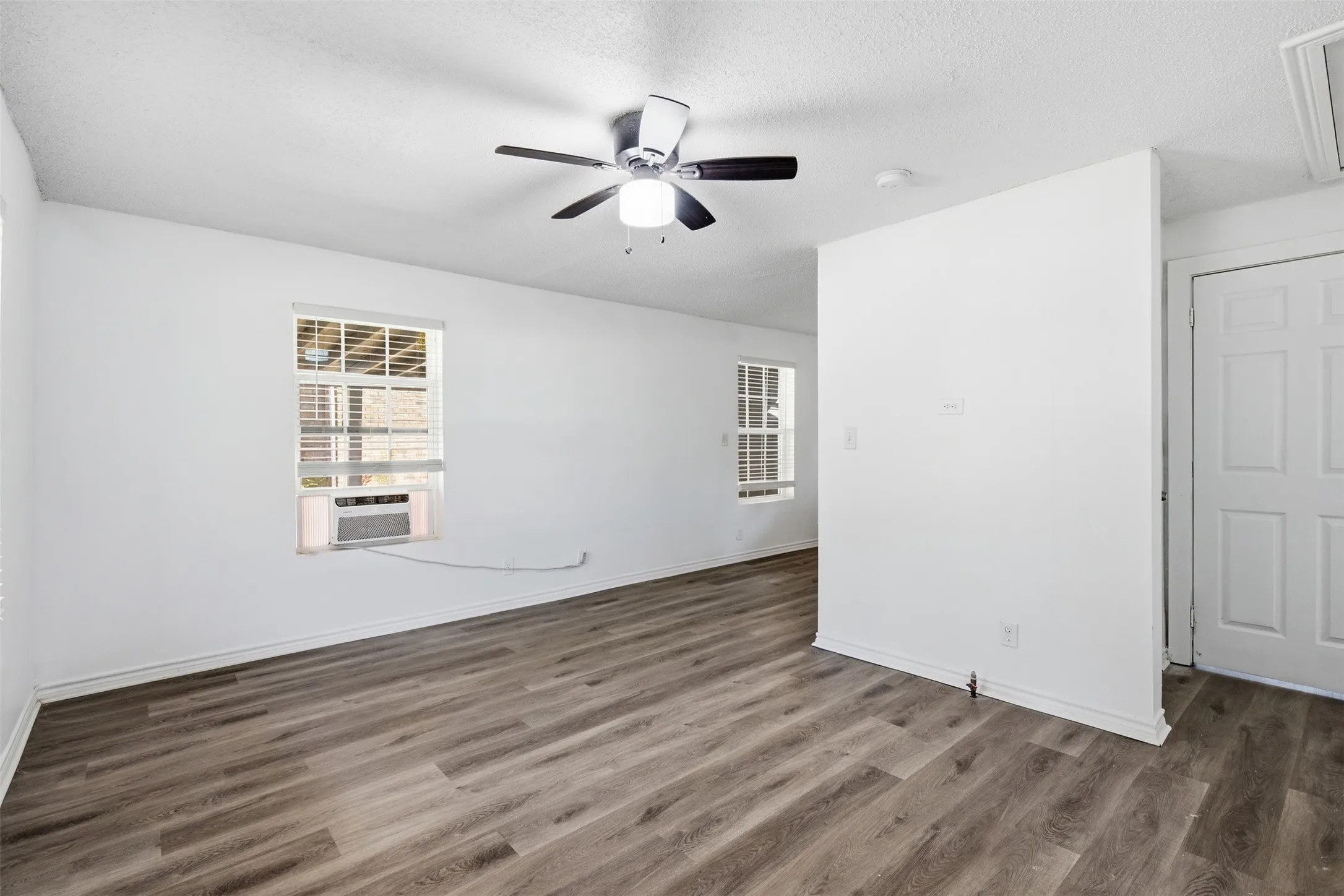 Single Family Residence For Rent in Fannin County , 1916 Liberty Street, Bonham, Texas 75418, 2 Bedroom, 1 Bathroom, Garage spaces, 704 Sqft, built in 1940, mls#21394507, Real Estate Agent in Bonham, Homes For Rent in Fannin county, Homes For Rent in Bonham, Realtor in Bonham Texas, Real Estate Brokerage Independent Realty Texas, Luminita Cordes Realtor