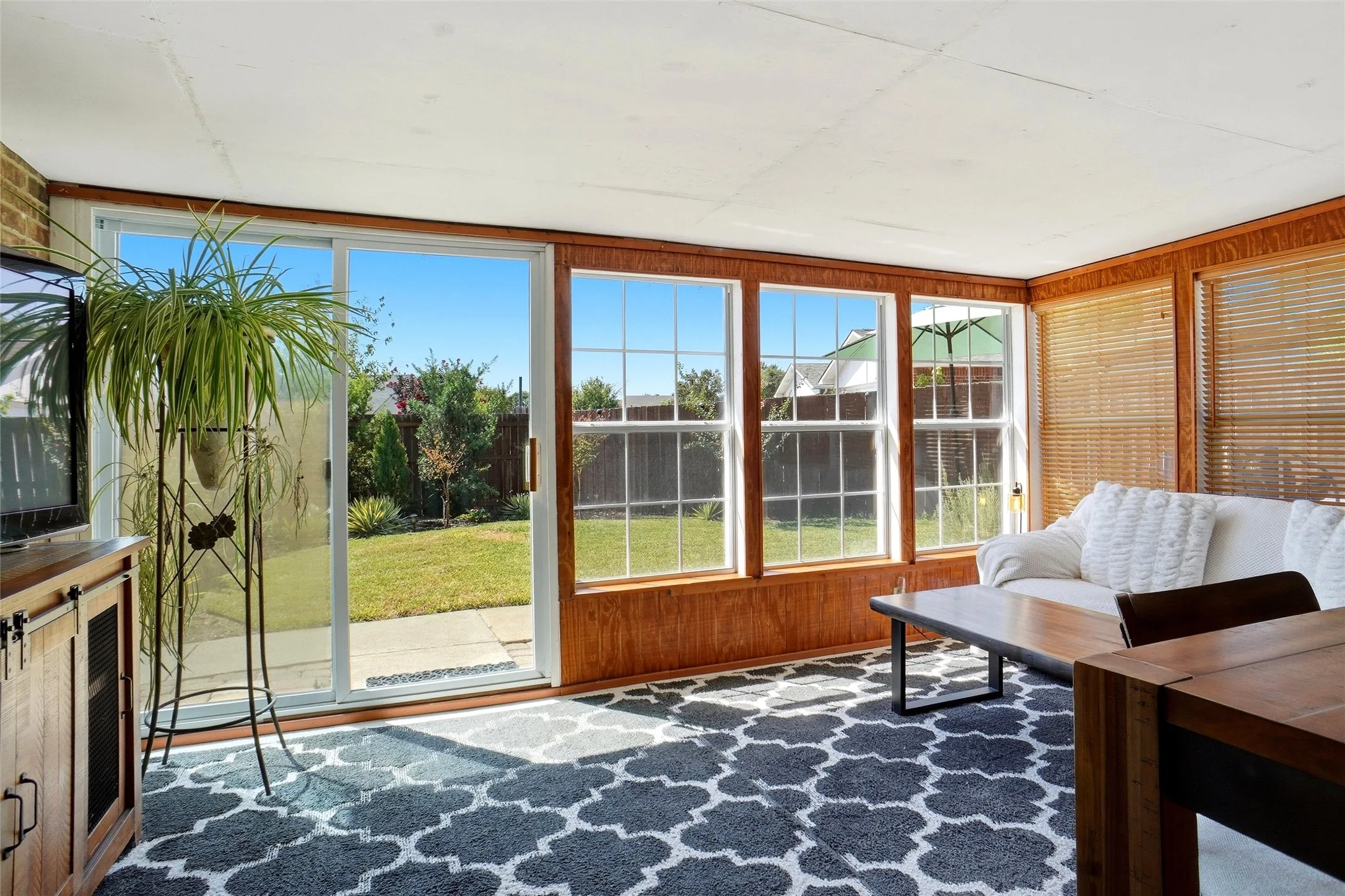 Single Family Residence For Sale in Collin County , 1116 Bass Drive, Plano, Texas 75025, 3 Bedroom, 2 Bathroom, 2 Garage spaces, 1,910 Sqft, built in 1981, mls#21391743, Real Estate Agent in Plano, Homes For Sale in Collin county, Homes For Sale in Plano, Realtor in Plano Texas, Real Estate Brokerage Independent Realty Texas, Luminita Cordes Realtor