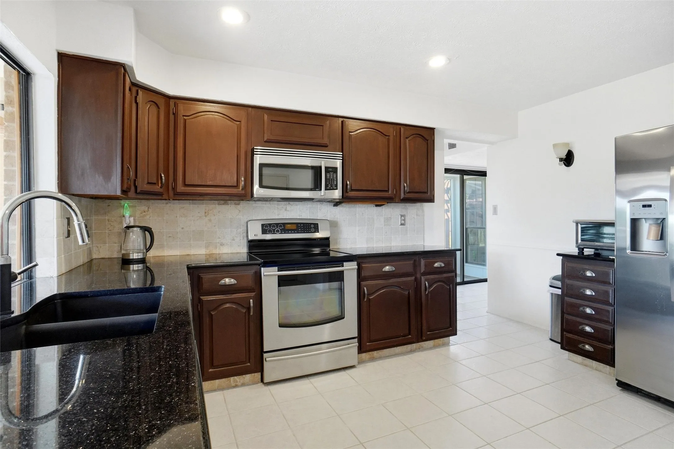 Single Family Residence For Sale in Collin County , 1116 Bass Drive, Plano, Texas 75025, 3 Bedroom, 2 Bathroom, 2 Garage spaces, 1,910 Sqft, built in 1981, mls#21391743, Real Estate Agent in Plano, Homes For Sale in Collin county, Homes For Sale in Plano, Realtor in Plano Texas, Real Estate Brokerage Independent Realty Texas, Luminita Cordes Realtor
