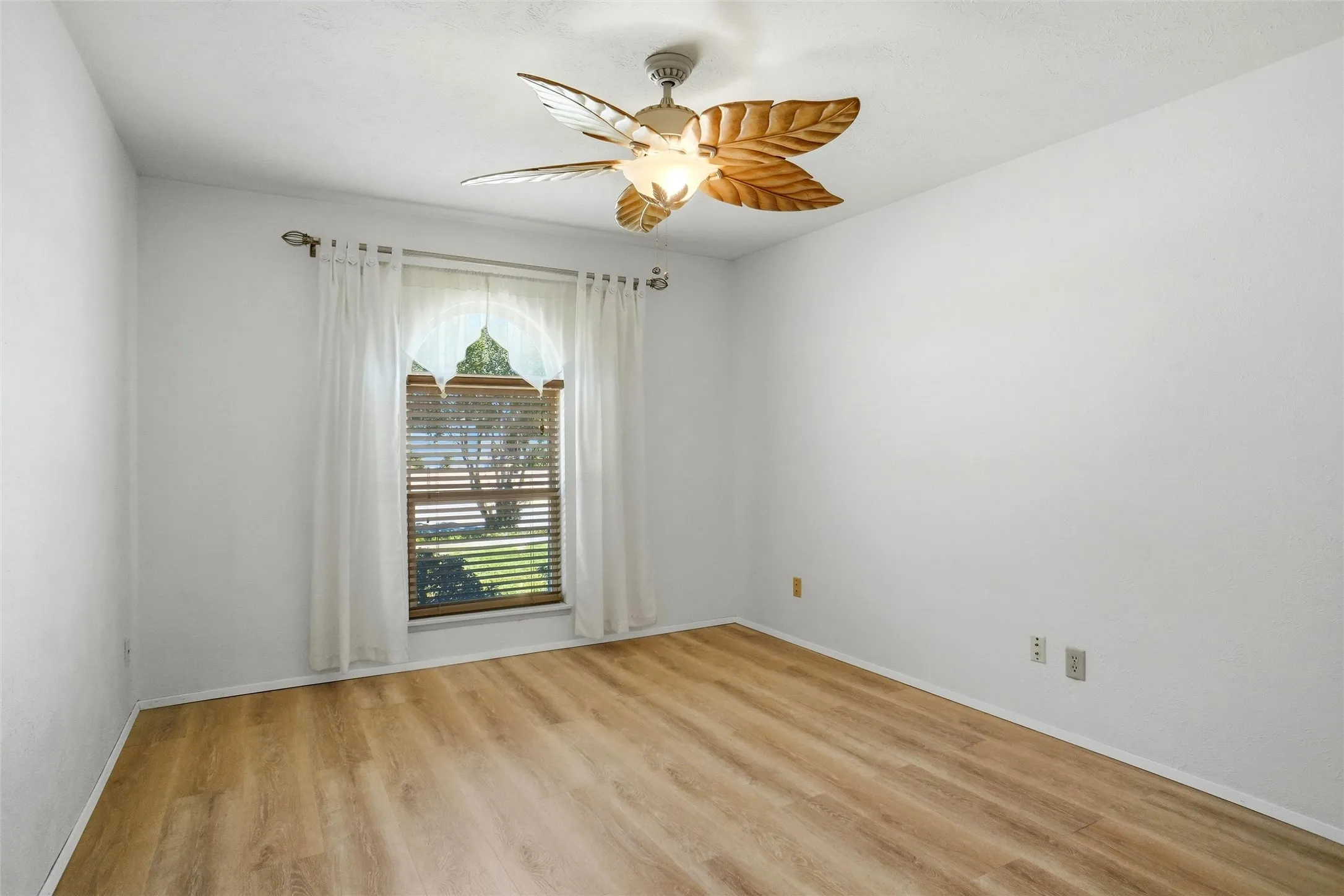 Single Family Residence For Sale in Collin County , 1116 Bass Drive, Plano, Texas 75025, 3 Bedroom, 2 Bathroom, 2 Garage spaces, 1,910 Sqft, built in 1981, mls#21391743, Real Estate Agent in Plano, Homes For Sale in Collin county, Homes For Sale in Plano, Realtor in Plano Texas, Real Estate Brokerage Independent Realty Texas, Luminita Cordes Realtor