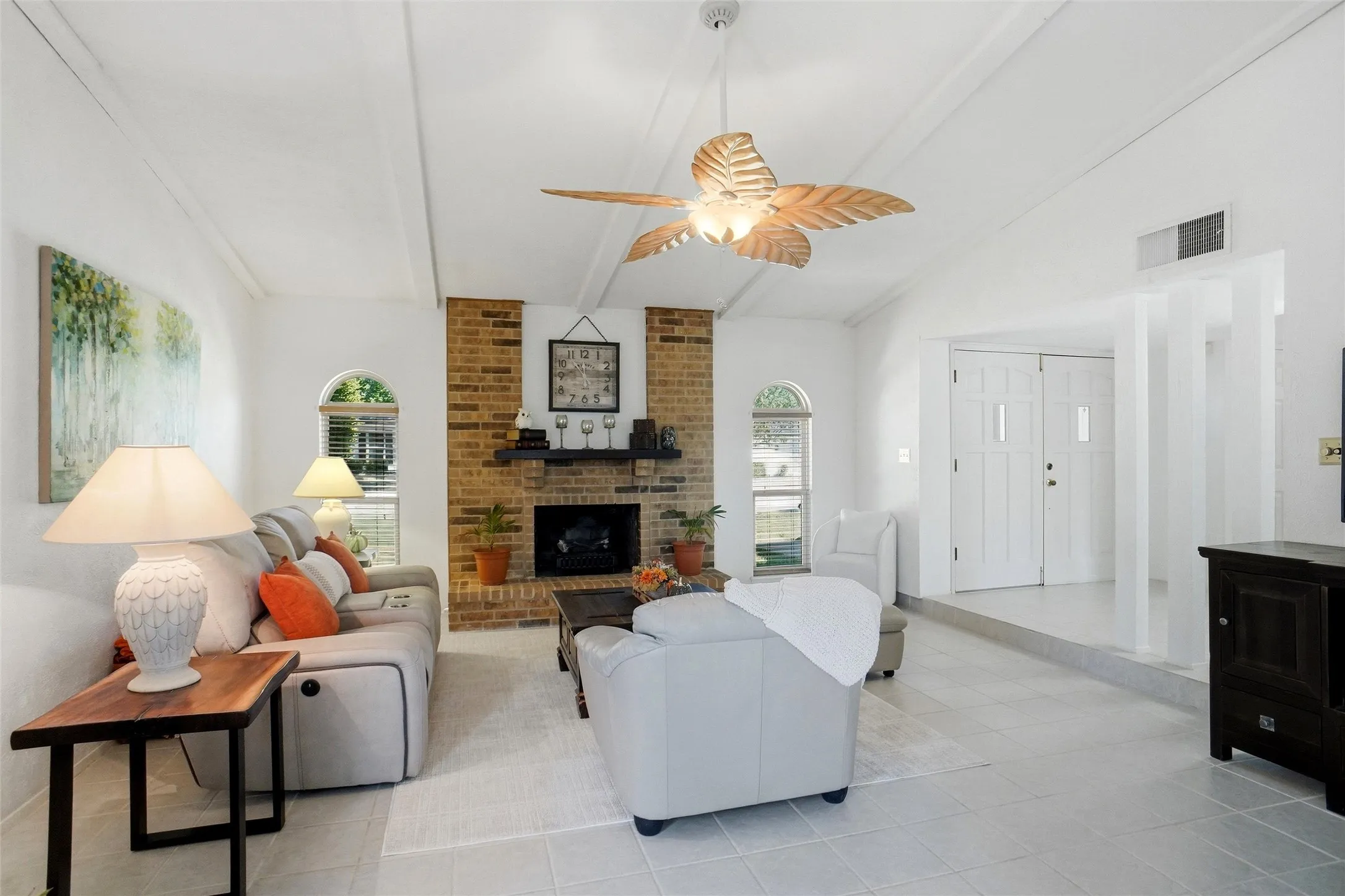 Single Family Residence For Sale in Collin County , 1116 Bass Drive, Plano, Texas 75025, 3 Bedroom, 2 Bathroom, 2 Garage spaces, 1,910 Sqft, built in 1981, mls#21391743, Real Estate Agent in Plano, Homes For Sale in Collin county, Homes For Sale in Plano, Realtor in Plano Texas, Real Estate Brokerage Independent Realty Texas, Luminita Cordes Realtor