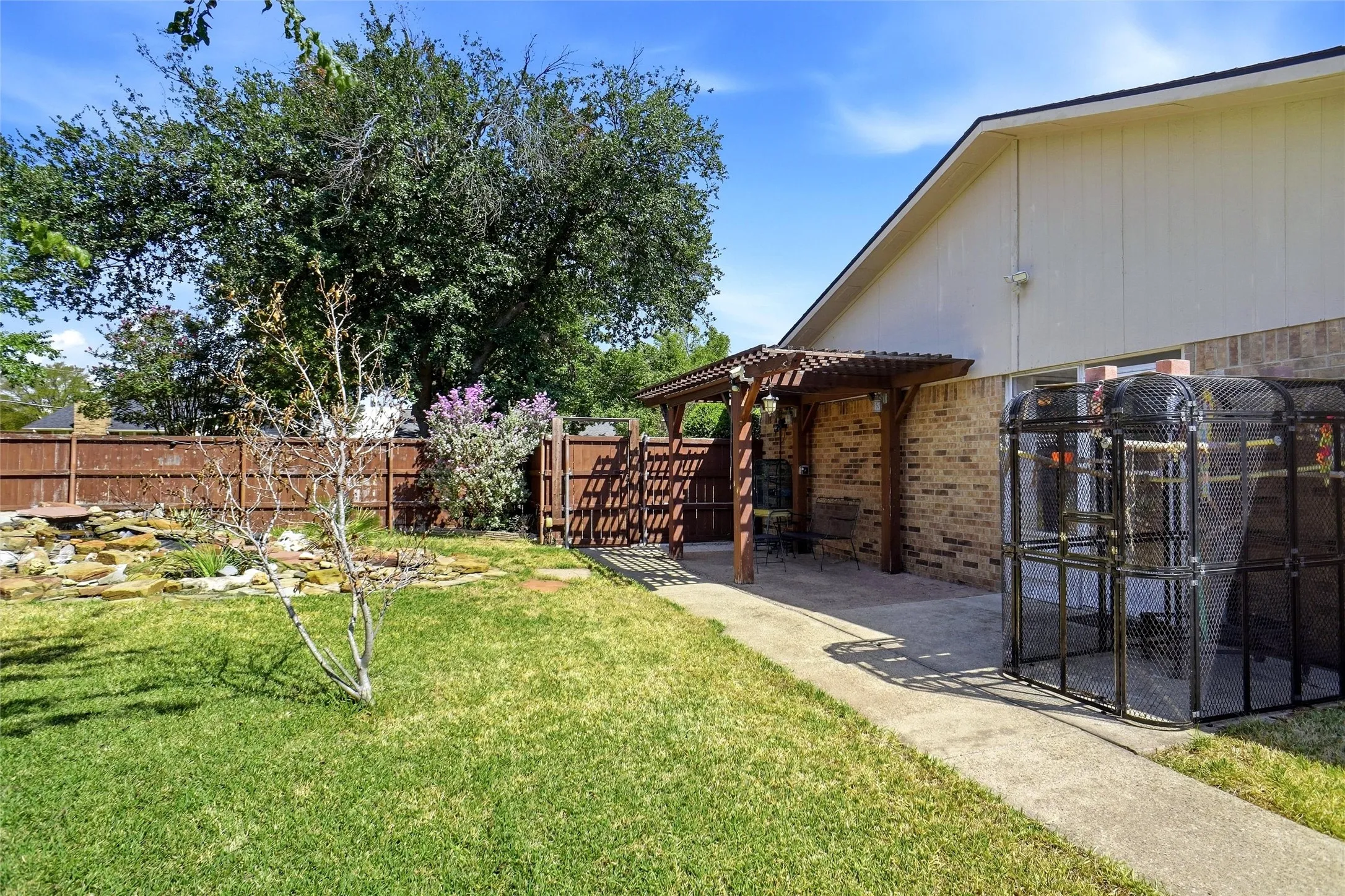 Single Family Residence For Sale in Collin County , 1116 Bass Drive, Plano, Texas 75025, 3 Bedroom, 2 Bathroom, 2 Garage spaces, 1,910 Sqft, built in 1981, mls#21391743, Real Estate Agent in Plano, Homes For Sale in Collin county, Homes For Sale in Plano, Realtor in Plano Texas, Real Estate Brokerage Independent Realty Texas, Luminita Cordes Realtor