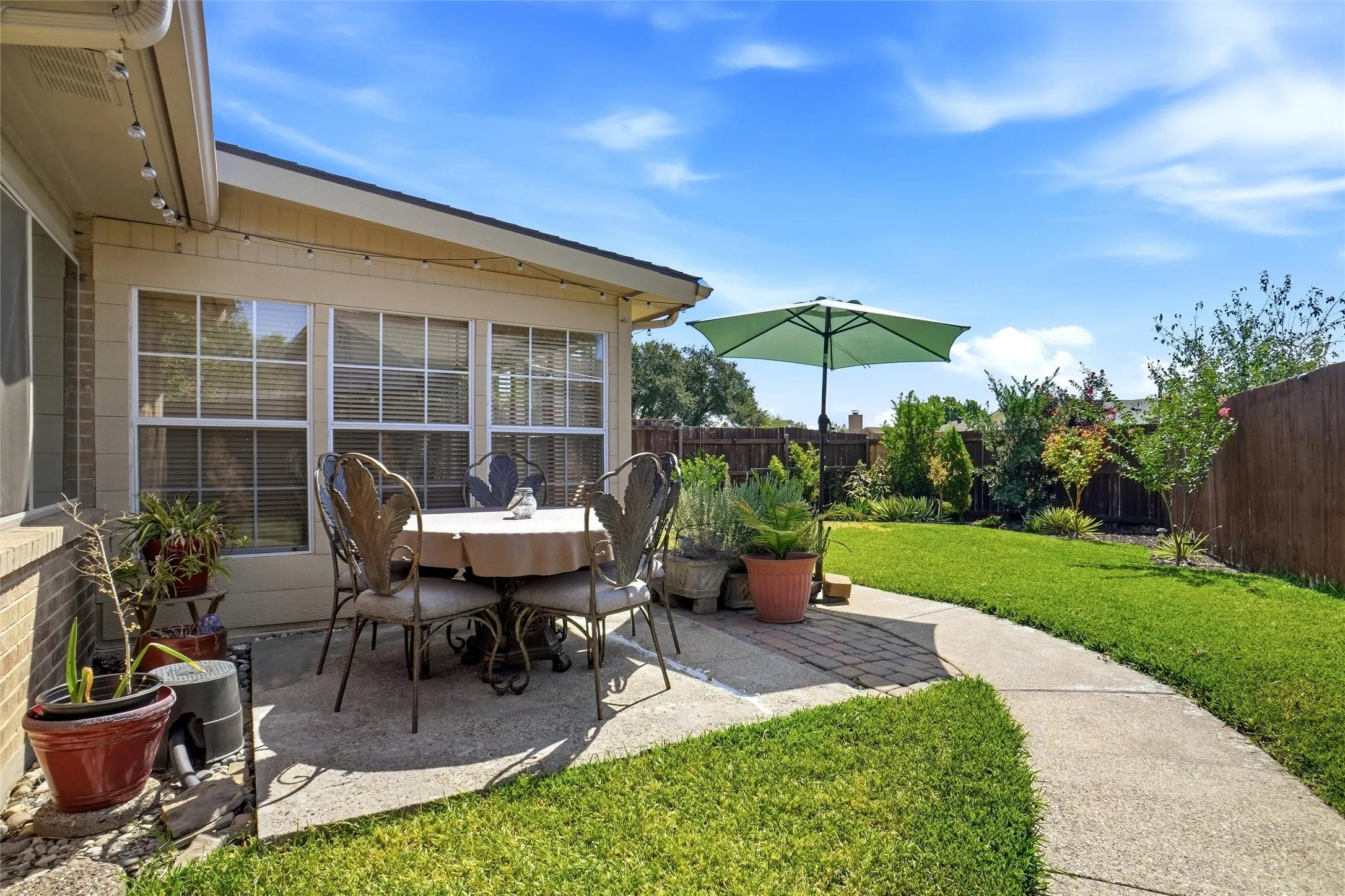 Single Family Residence For Sale in Collin County , 1116 Bass Drive, Plano, Texas 75025, 3 Bedroom, 2 Bathroom, 2 Garage spaces, 1,910 Sqft, built in 1981, mls#21391743, Real Estate Agent in Plano, Homes For Sale in Collin county, Homes For Sale in Plano, Realtor in Plano Texas, Real Estate Brokerage Independent Realty Texas, Luminita Cordes Realtor