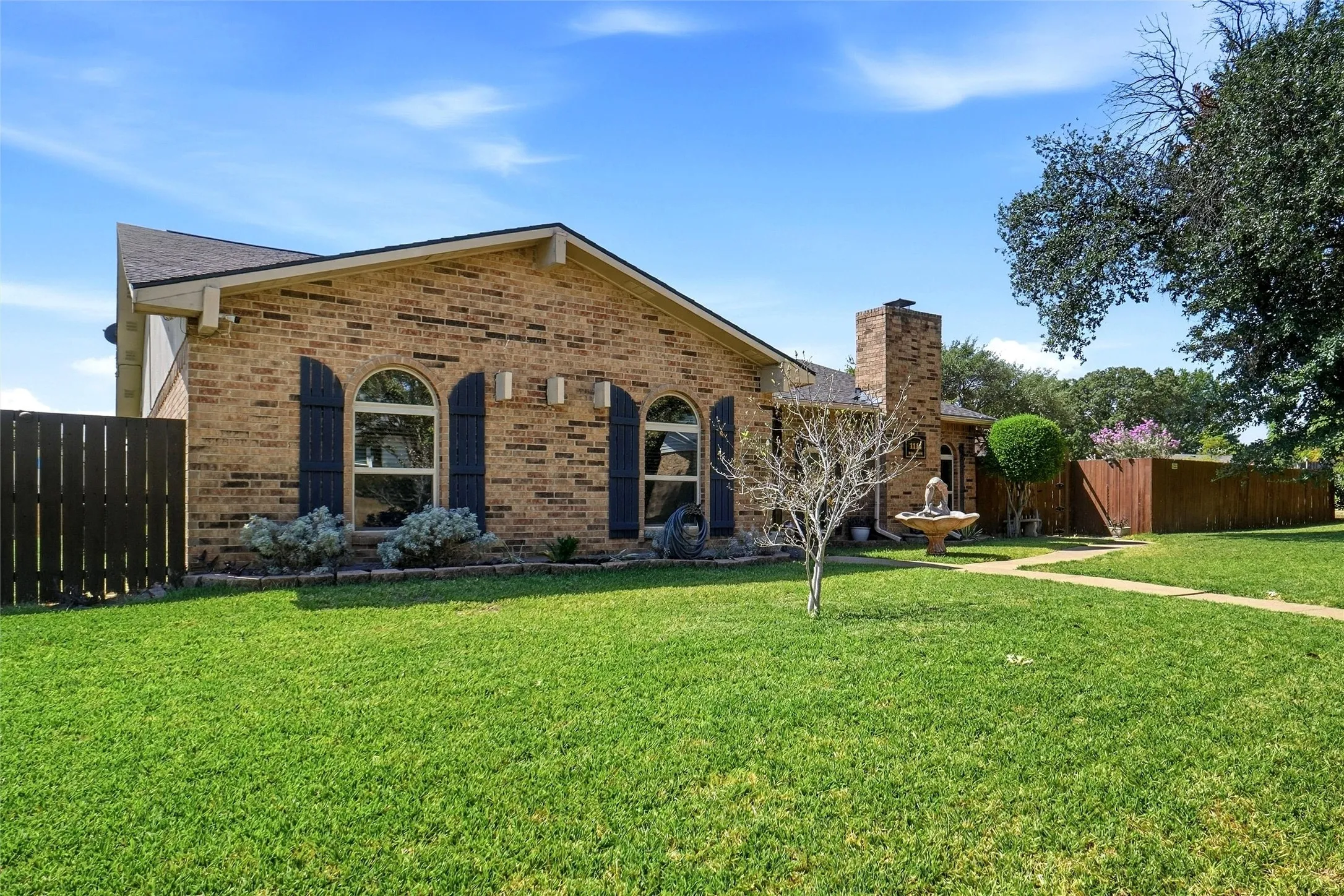 Single Family Residence For Sale in Collin County , 1116 Bass Drive, Plano, Texas 75025, 3 Bedroom, 2 Bathroom, 2 Garage spaces, 1,910 Sqft, built in 1981, mls#21391743, Real Estate Agent in Plano, Homes For Sale in Collin county, Homes For Sale in Plano, Realtor in Plano Texas, Real Estate Brokerage Independent Realty Texas, Luminita Cordes Realtor