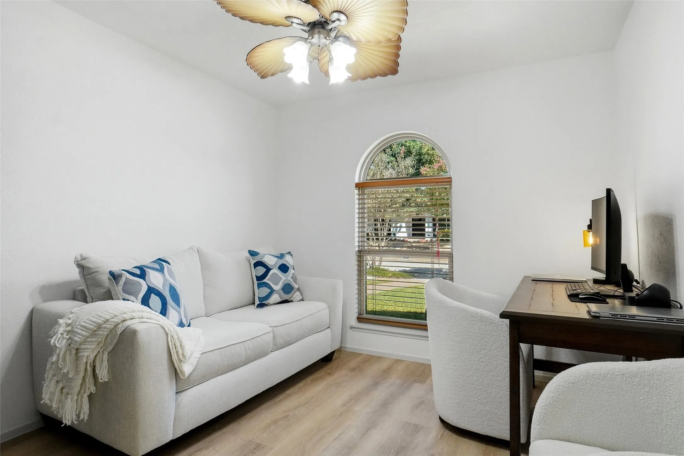 Single Family Residence For Sale in Collin County , 1116 Bass Drive, Plano, Texas 75025, 3 Bedroom, 2 Bathroom, 2 Garage spaces, 1,910 Sqft, built in 1981, mls#21391743, Real Estate Agent in Plano, Homes For Sale in Collin county, Homes For Sale in Plano, Realtor in Plano Texas, Real Estate Brokerage Independent Realty Texas, Luminita Cordes Realtor