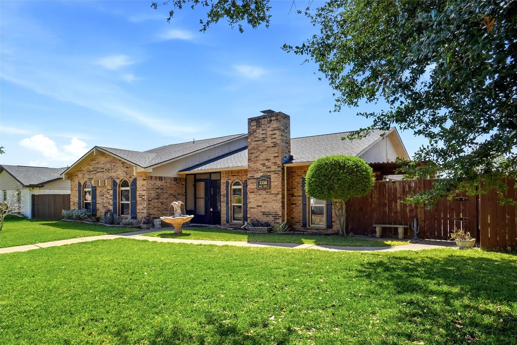 Single Family Residence For Sale in Collin County , 1116 Bass Drive, Plano, Texas 75025, 3 Bedroom, 2 Bathroom, 2 Garage spaces, 1,910 Sqft, built in 1981, mls#21391743, Real Estate Agent in Plano, Homes For Sale in Collin county, Homes For Sale in Plano, Realtor in Plano Texas, Real Estate Brokerage Independent Realty Texas, Luminita Cordes Realtor