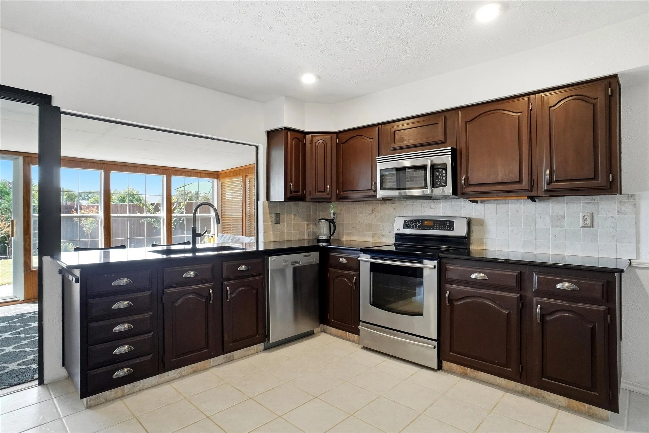 Single Family Residence For Sale in Collin County , 1116 Bass Drive, Plano, Texas 75025, 3 Bedroom, 2 Bathroom, 2 Garage spaces, 1,910 Sqft, built in 1981, mls#21391743, Real Estate Agent in Plano, Homes For Sale in Collin county, Homes For Sale in Plano, Realtor in Plano Texas, Real Estate Brokerage Independent Realty Texas, Luminita Cordes Realtor