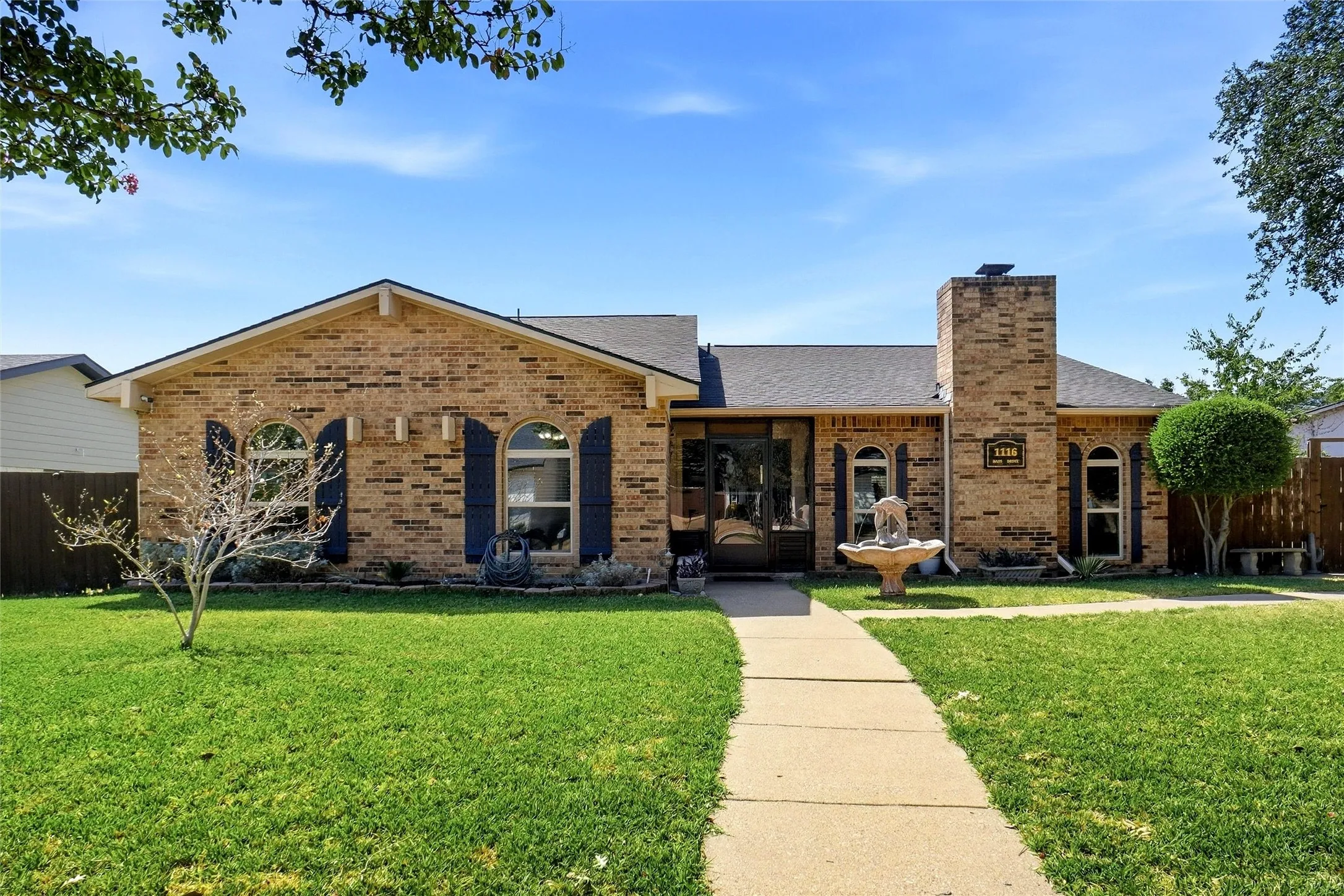 Single Family Residence For Sale in Collin County , 1116 Bass Drive, Plano, Texas 75025, 3 Bedroom, 2 Bathroom, 2 Garage spaces, 1,910 Sqft, built in 1981, mls#21391743, Real Estate Agent in Plano, Homes For Sale in Collin county, Homes For Sale in Plano, Realtor in Plano Texas, Real Estate Brokerage Independent Realty Texas, Luminita Cordes Realtor
