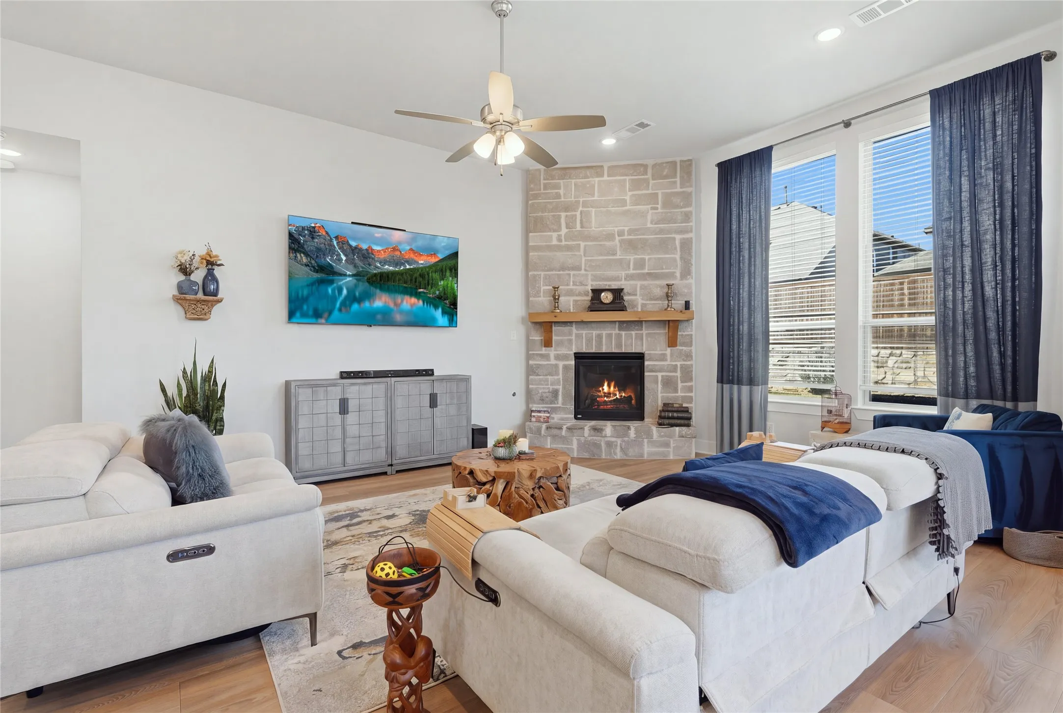 Single Family Residence For Rent in Denton County , 9409 Sunset Lane, Oak Point, Texas 75068, 4 Bedroom, 3 Bathroom, 2 Garage spaces, 2,318 Sqft, built in 2023, mls#21394283, Real Estate Agent in Oak Point, Homes For Rent in Denton county, Homes For Rent in Oak Point, Realtor in Oak Point Texas, Real Estate Brokerage Independent Realty Texas, Luminita Cordes Realtor