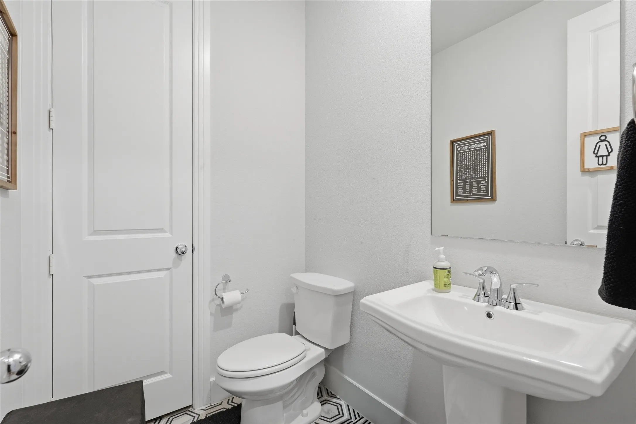 Single Family Residence For Rent in Denton County , 9409 Sunset Lane, Oak Point, Texas 75068, 4 Bedroom, 3 Bathroom, 2 Garage spaces, 2,318 Sqft, built in 2023, mls#21394283, Real Estate Agent in Oak Point, Homes For Rent in Denton county, Homes For Rent in Oak Point, Realtor in Oak Point Texas, Real Estate Brokerage Independent Realty Texas, Luminita Cordes Realtor