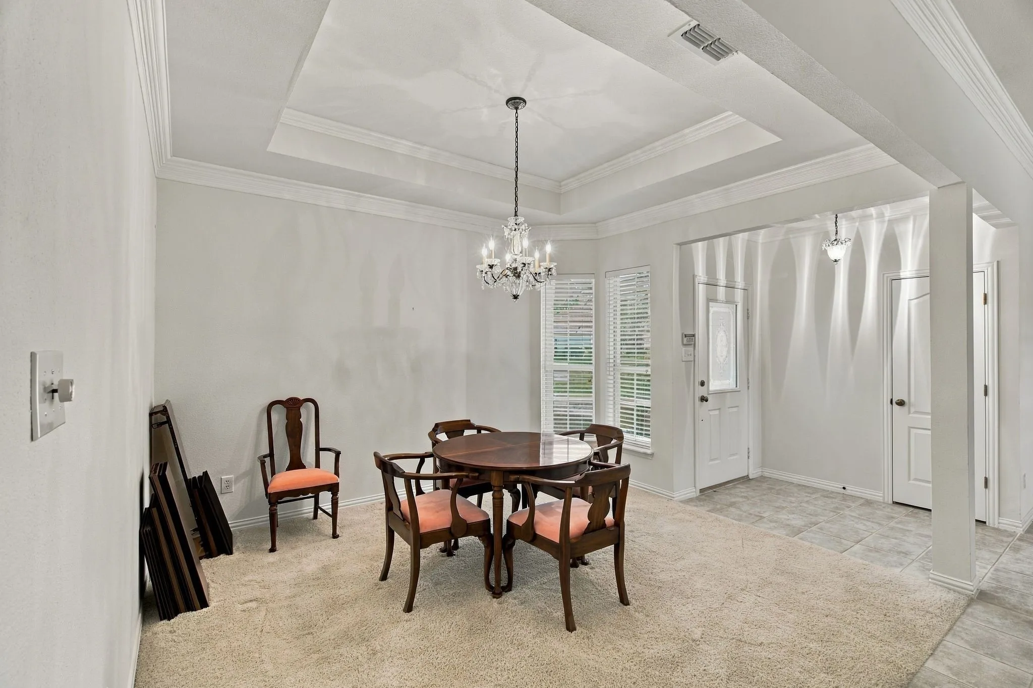 Single Family Residence For Sale in Tarrant County , 4007 Appian Way, Arlington, Texas 76013, 3 Bedroom, 3 Bathroom, 2 Garage spaces, 1,823 Sqft, built in 1997, mls#21389593, Real Estate Agent in Arlington, Homes For Sale in Tarrant county, Homes For Sale in Arlington, Realtor in Arlington Texas, Real Estate Brokerage Independent Realty Texas, Luminita Cordes Realtor