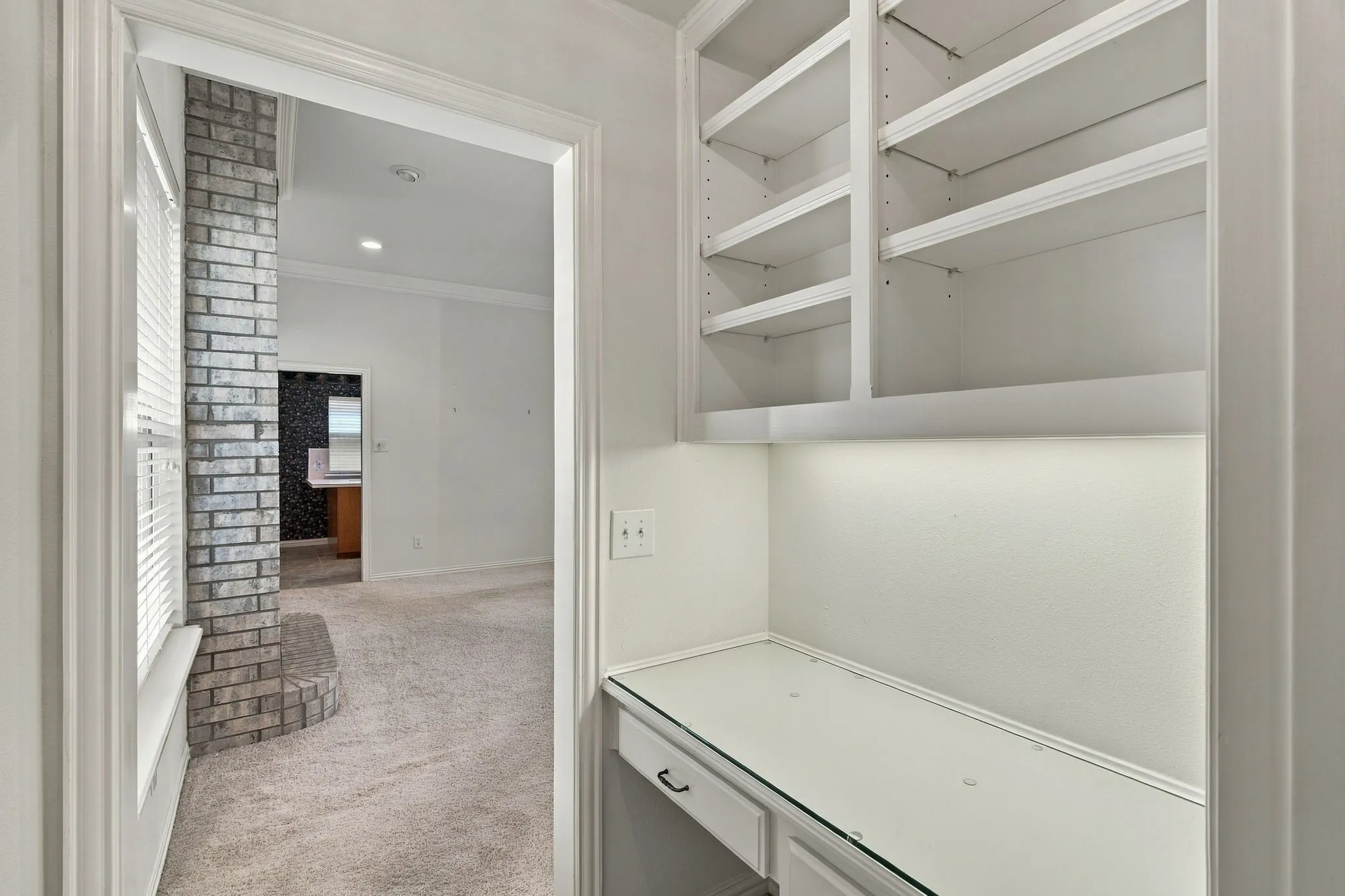 Single Family Residence For Sale in Tarrant County , 4007 Appian Way, Arlington, Texas 76013, 3 Bedroom, 3 Bathroom, 2 Garage spaces, 1,823 Sqft, built in 1997, mls#21389593, Real Estate Agent in Arlington, Homes For Sale in Tarrant county, Homes For Sale in Arlington, Realtor in Arlington Texas, Real Estate Brokerage Independent Realty Texas, Luminita Cordes Realtor
