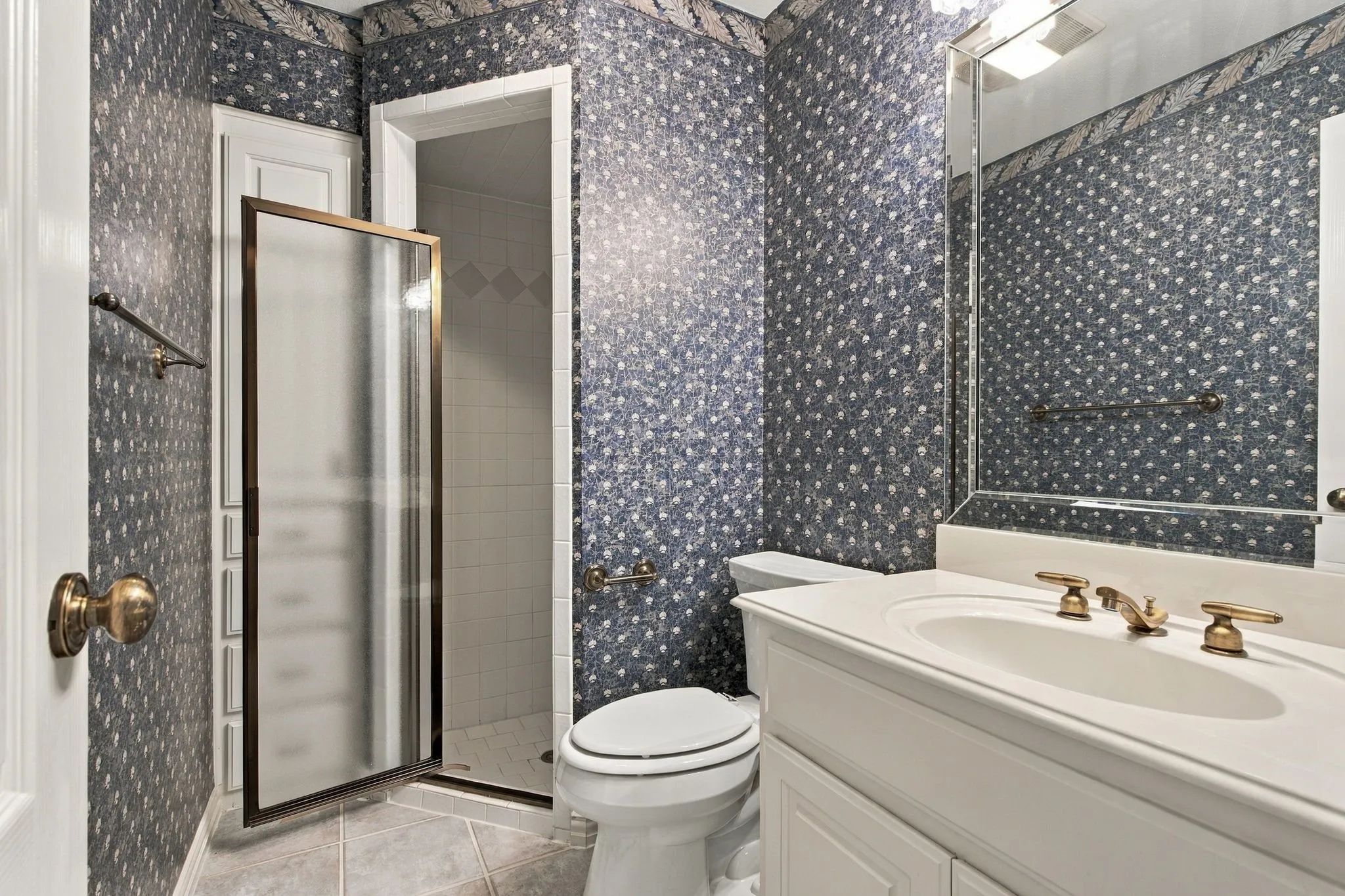 Single Family Residence For Sale in Tarrant County , 4007 Appian Way, Arlington, Texas 76013, 3 Bedroom, 3 Bathroom, 2 Garage spaces, 1,823 Sqft, built in 1997, mls#21389593, Real Estate Agent in Arlington, Homes For Sale in Tarrant county, Homes For Sale in Arlington, Realtor in Arlington Texas, Real Estate Brokerage Independent Realty Texas, Luminita Cordes Realtor